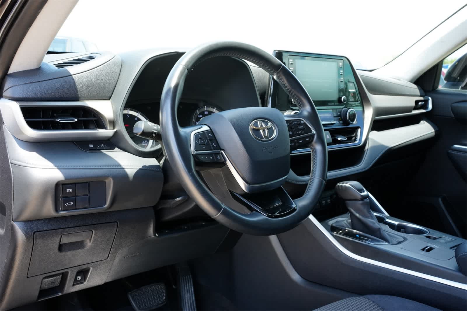 Thumbnail: 2020 Toyota Highlander - 16