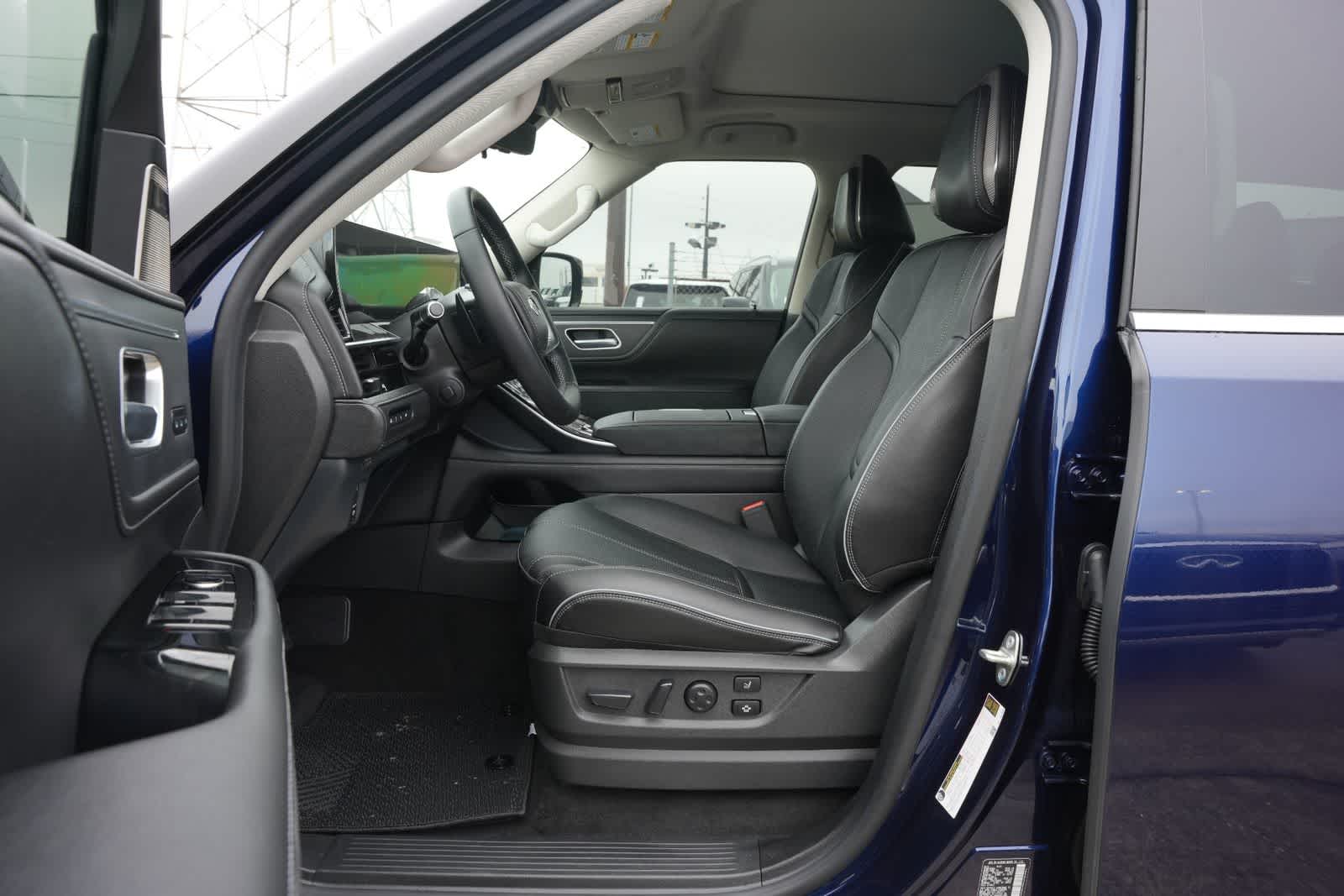 Thumbnail: 2025 INFINITI QX80 - 17