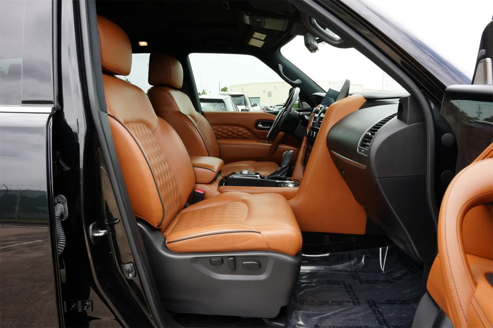 Thumbnail: 2022 INFINITI QX80 - 24