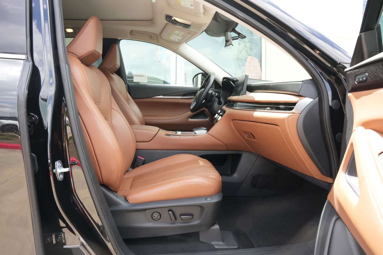Thumbnail: 2023 INFINITI QX60 - 23