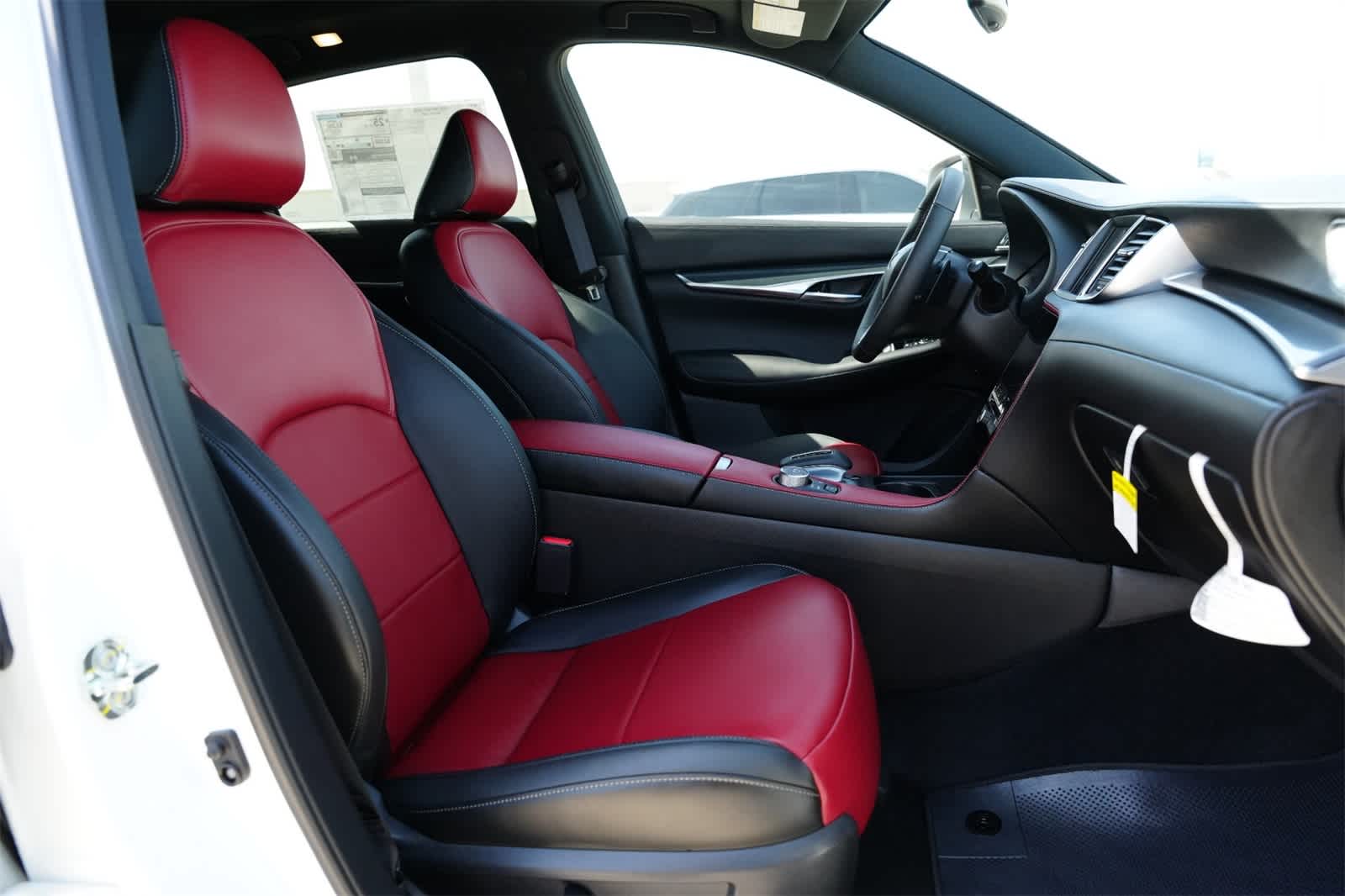 Thumbnail: 2025 INFINITI QX50 - 24