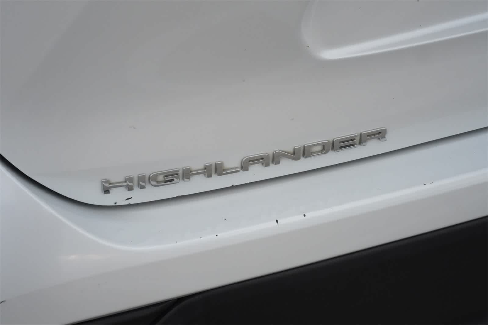 Thumbnail: 2022 Toyota Highlander - 22