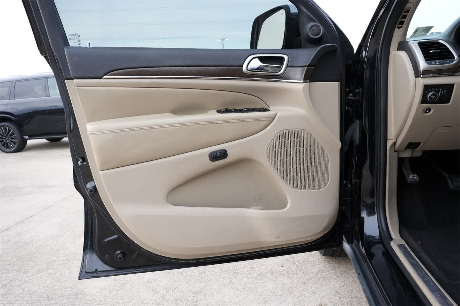 Thumbnail: 2014 Jeep Grand Cherokee - 17