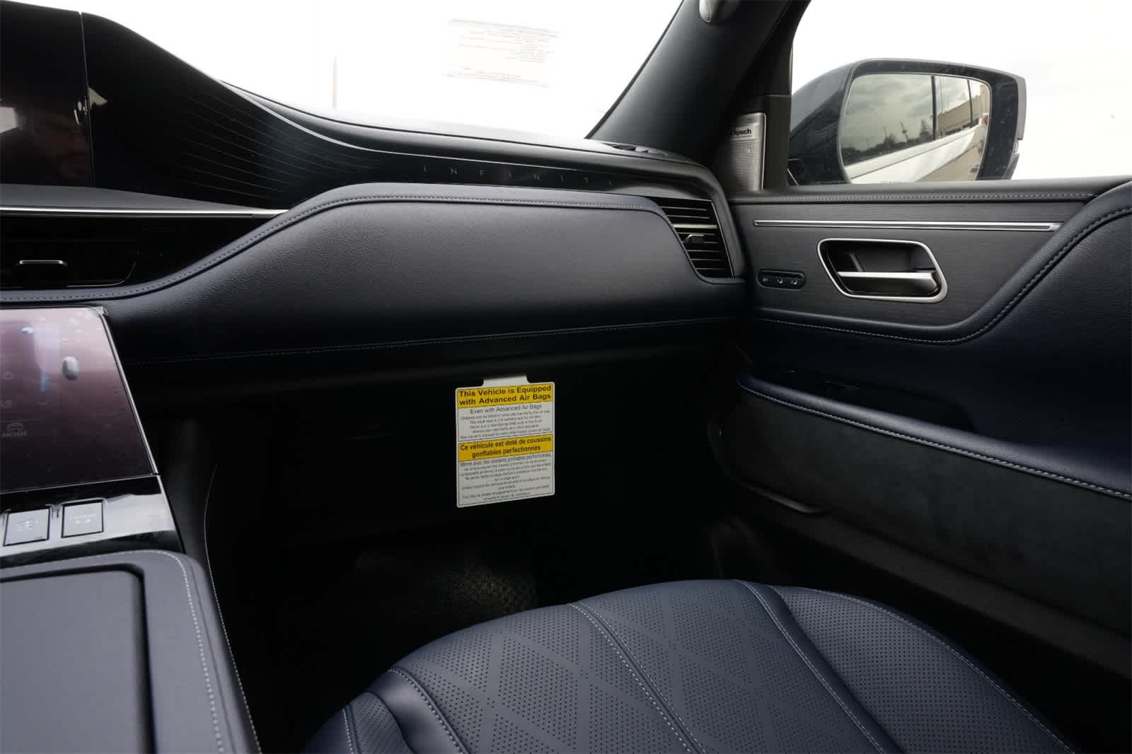 Thumbnail: 2026 INFINITI QX80 - 8