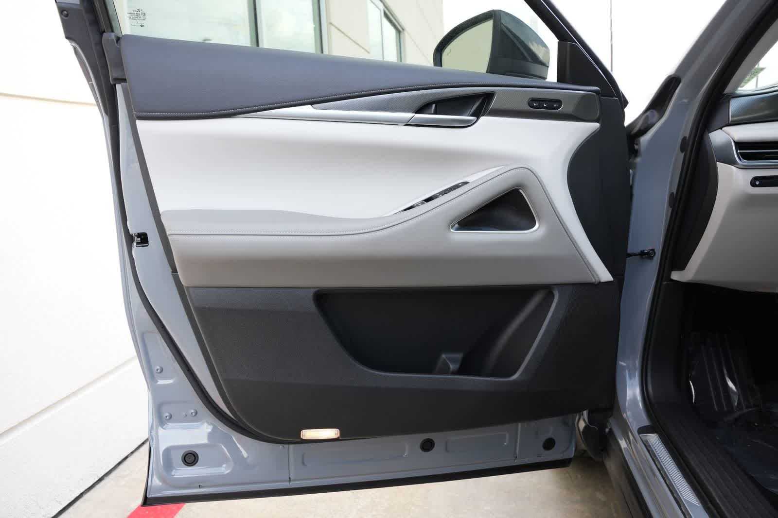 Thumbnail: 2026 INFINITI QX60 - 18