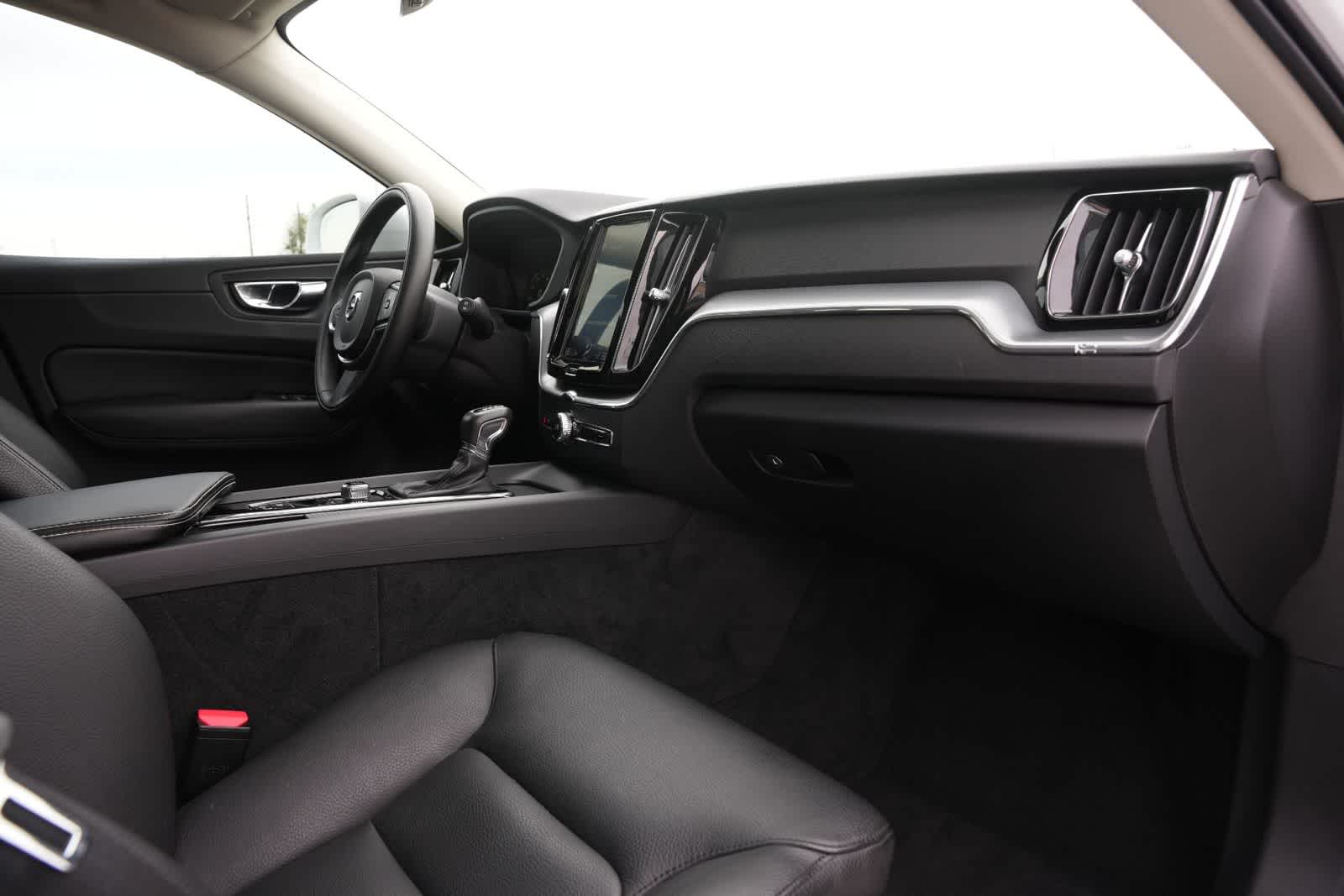 Thumbnail: 2018 Volvo XC60 - 22