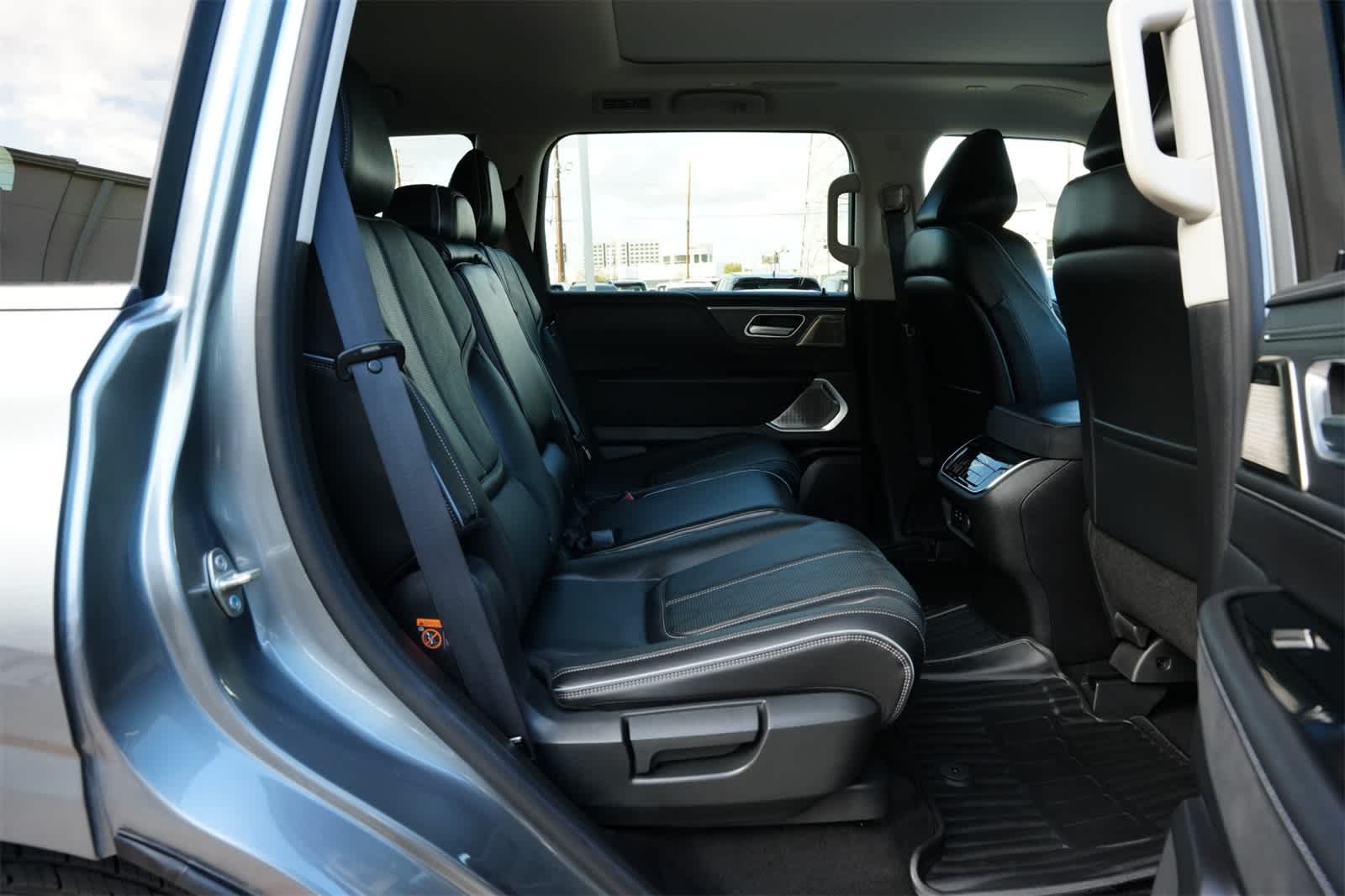 Thumbnail: 2025 INFINITI QX80 - 22