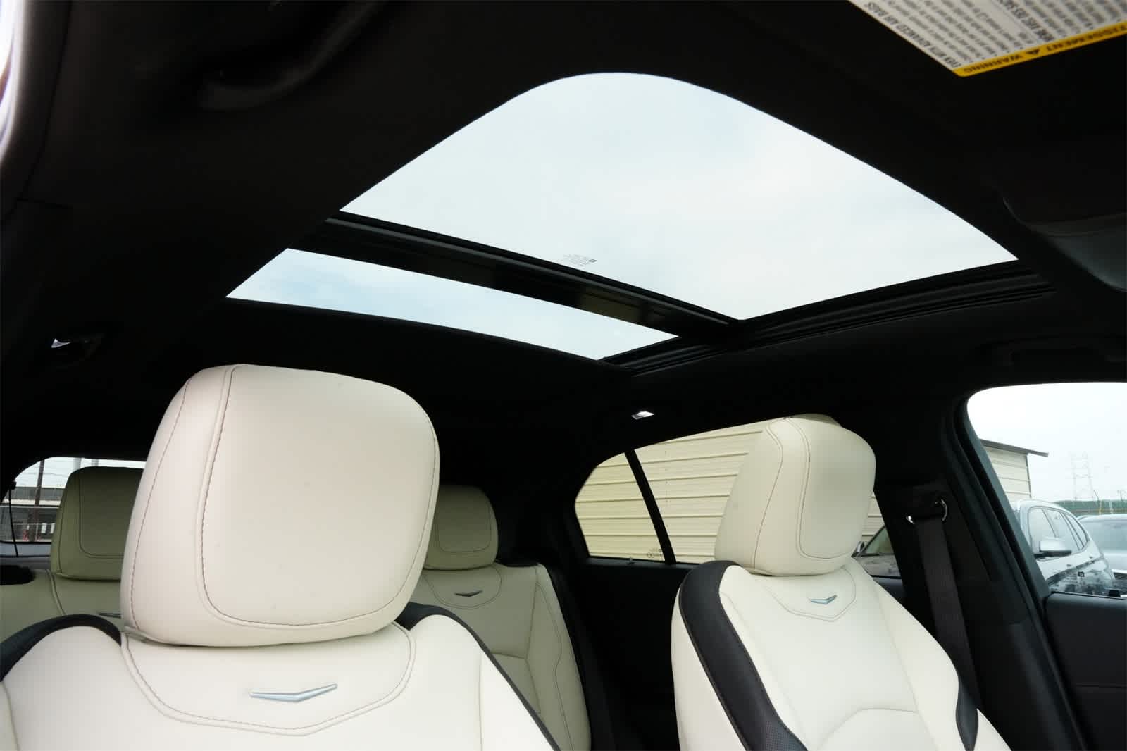 Thumbnail: 2022 Cadillac XT4 - 25