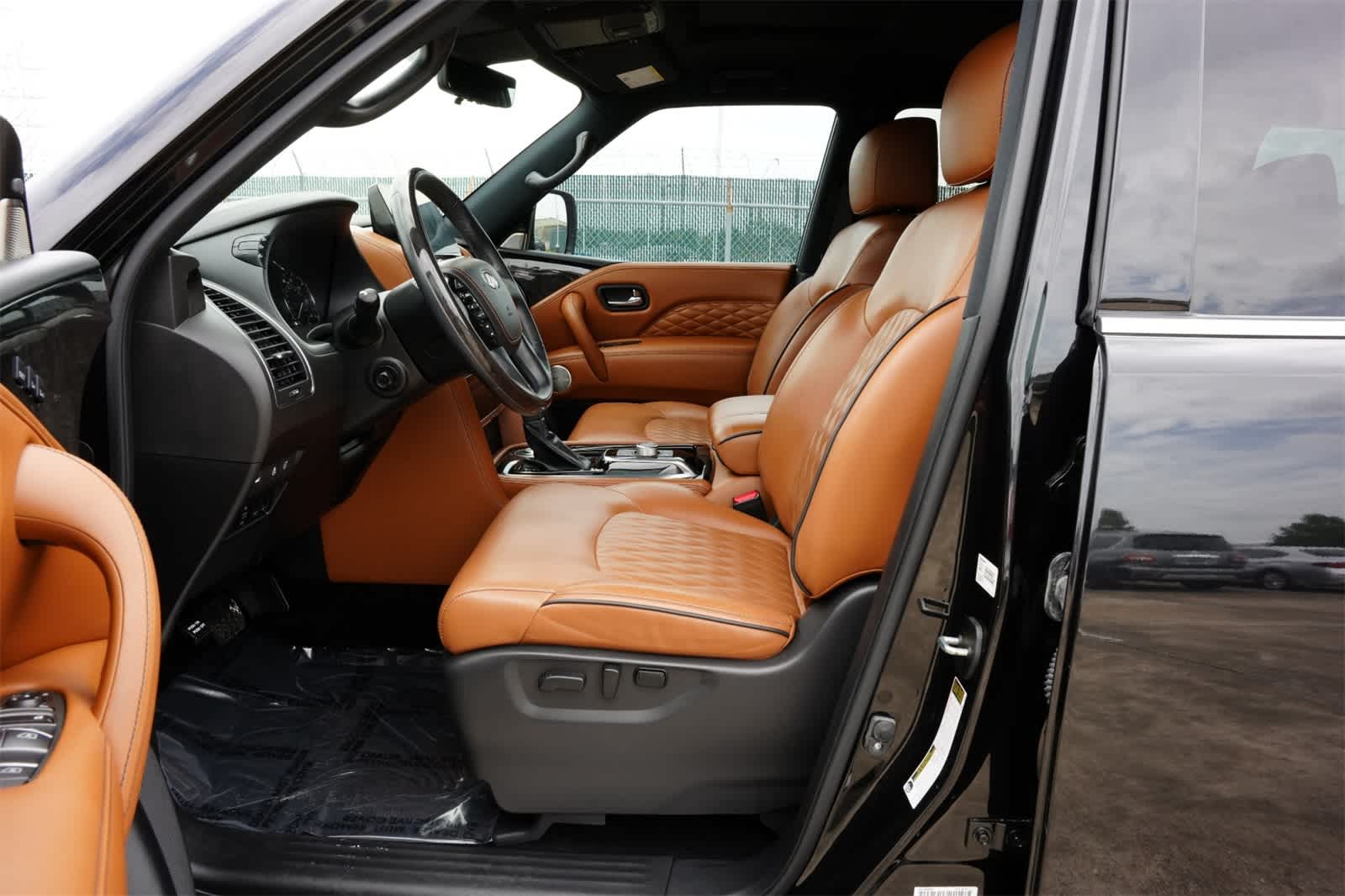 Thumbnail: 2022 INFINITI QX80 - 17