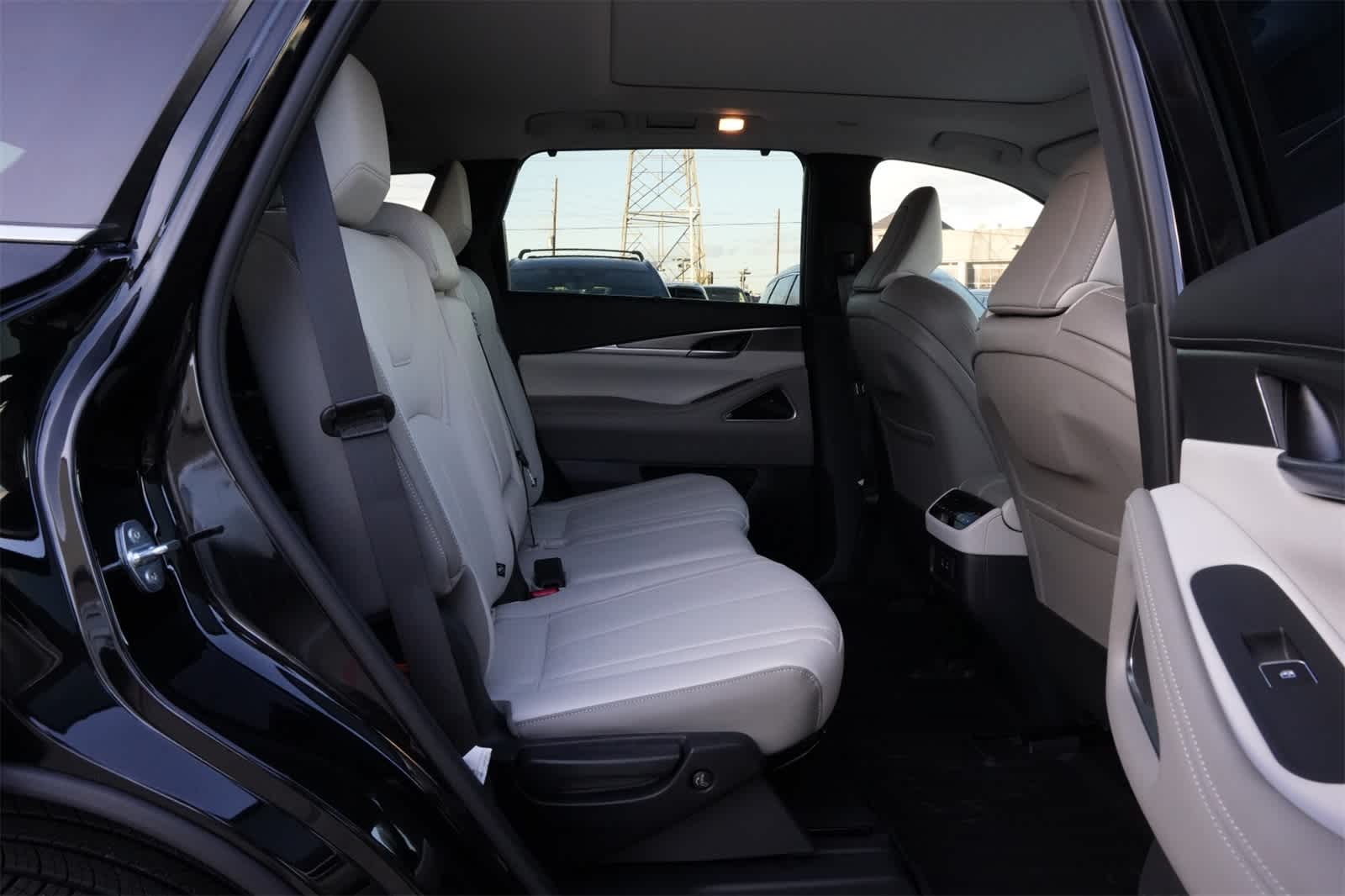 Thumbnail: 2026 INFINITI QX60 - 22