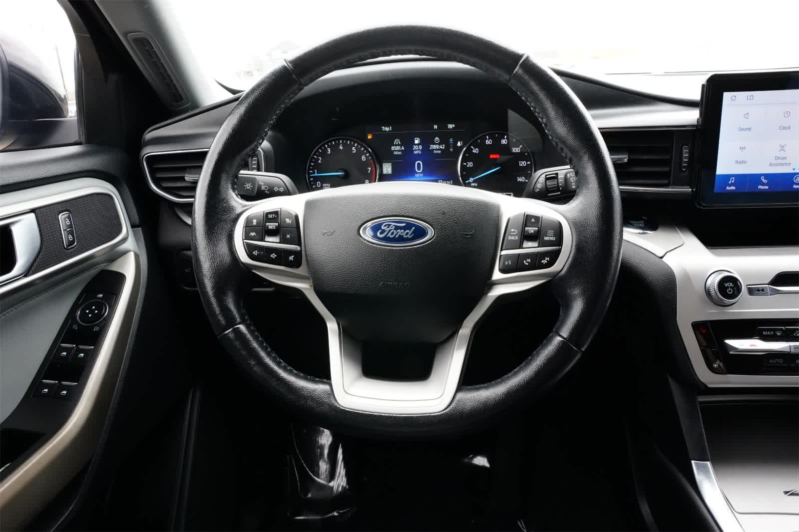 Thumbnail: 2022 Ford Explorer - 9
