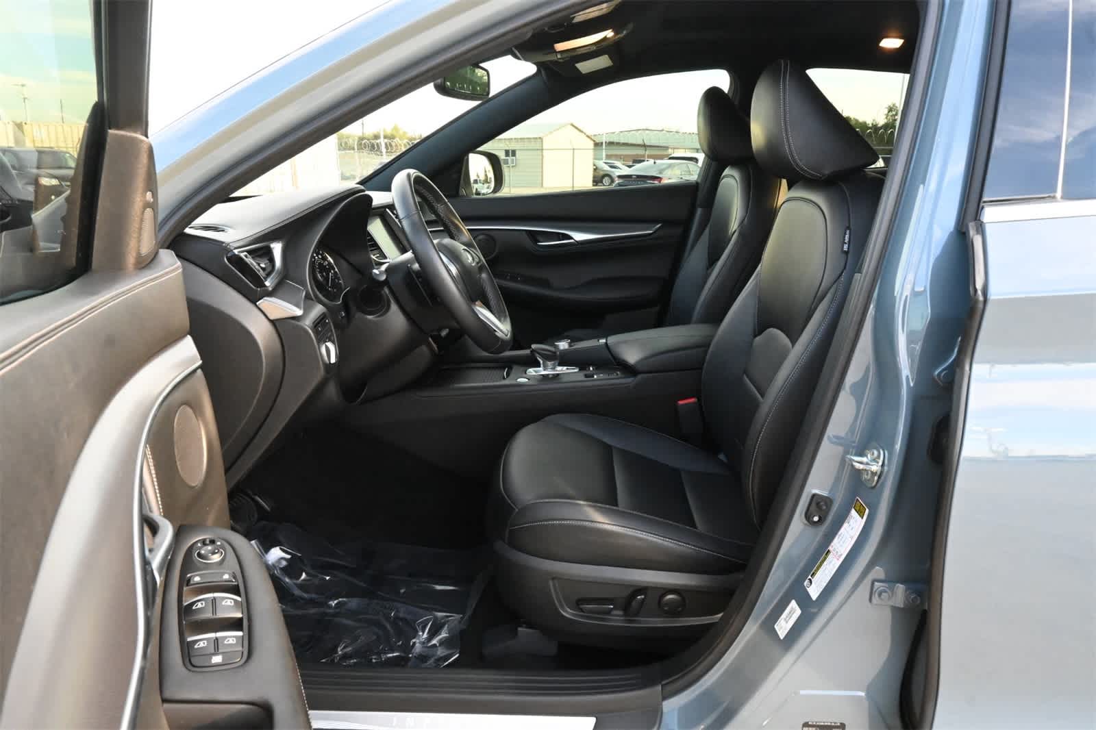 Thumbnail: 2022 INFINITI QX55 - 17