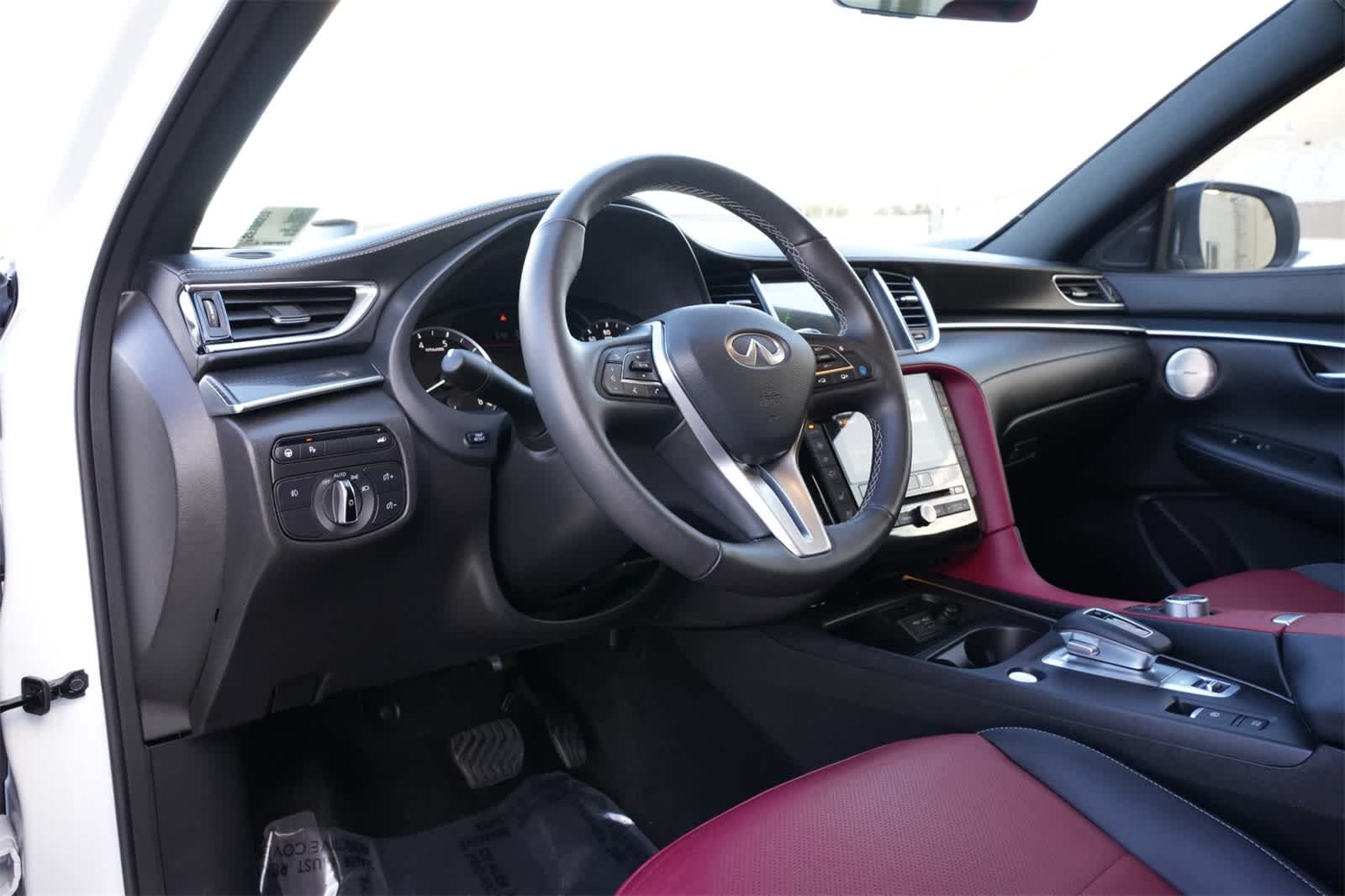 Thumbnail: 2025 INFINITI QX50 - 16