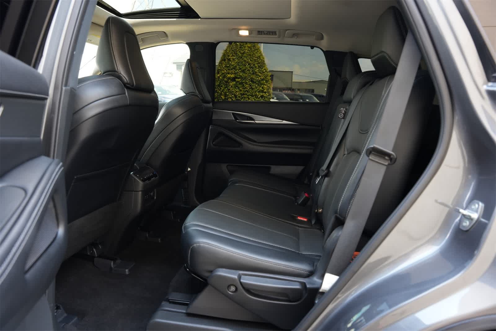 Thumbnail: 2023 INFINITI QX60 - 19