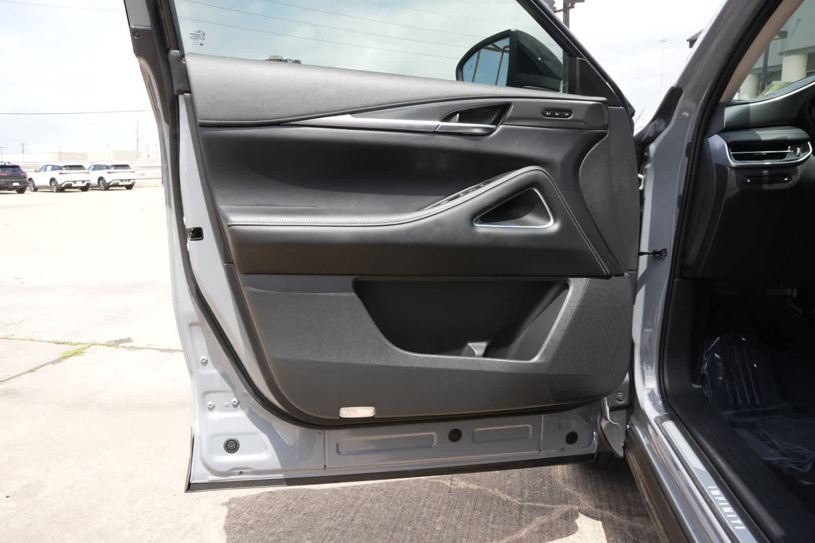 Thumbnail: 2026 INFINITI QX60 - 18