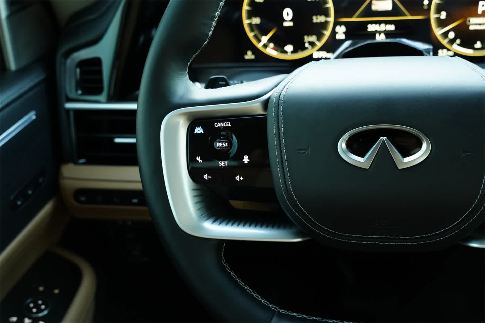 Thumbnail: 2025 INFINITI QX80 - 10