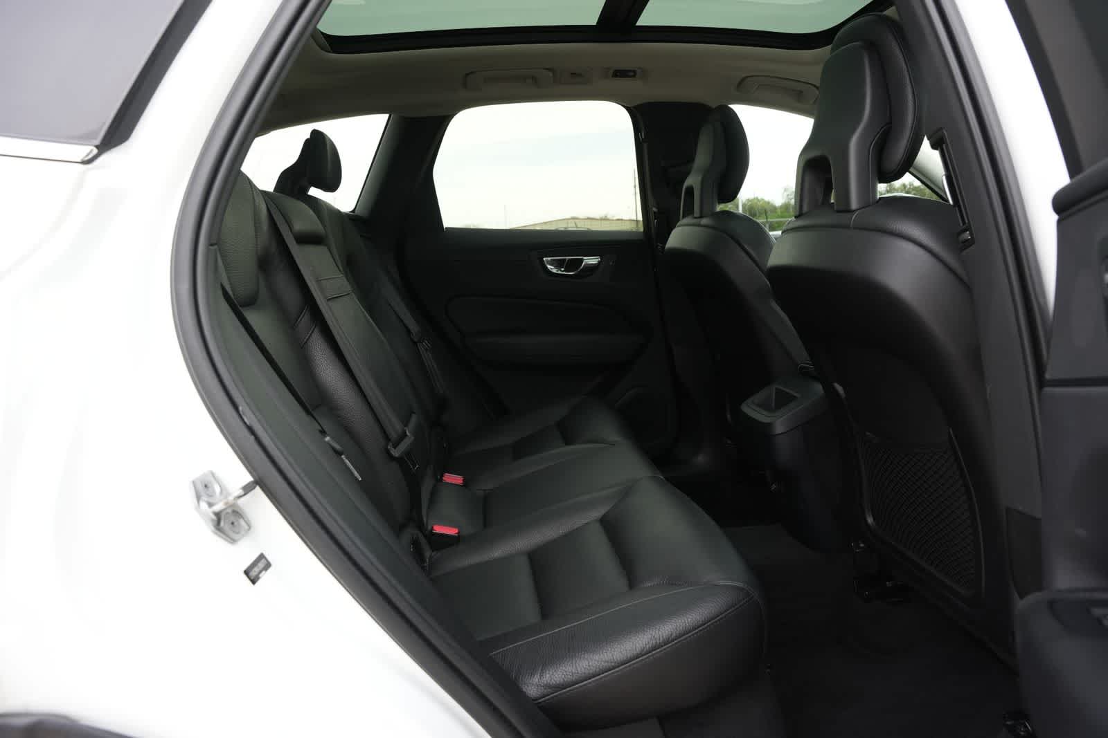 Thumbnail: 2018 Volvo XC60 - 21