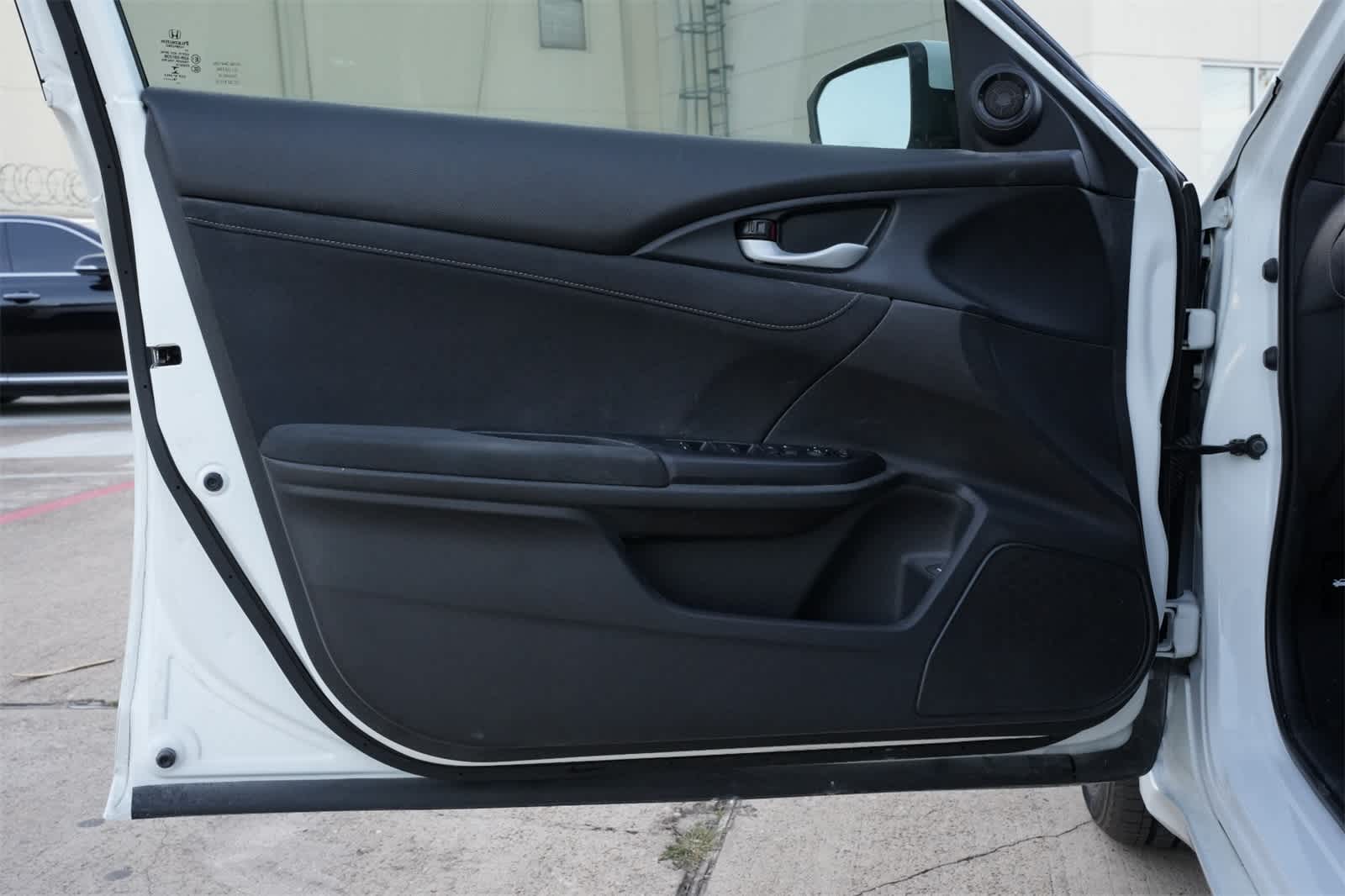 Thumbnail: 2019 Honda Insight - 18