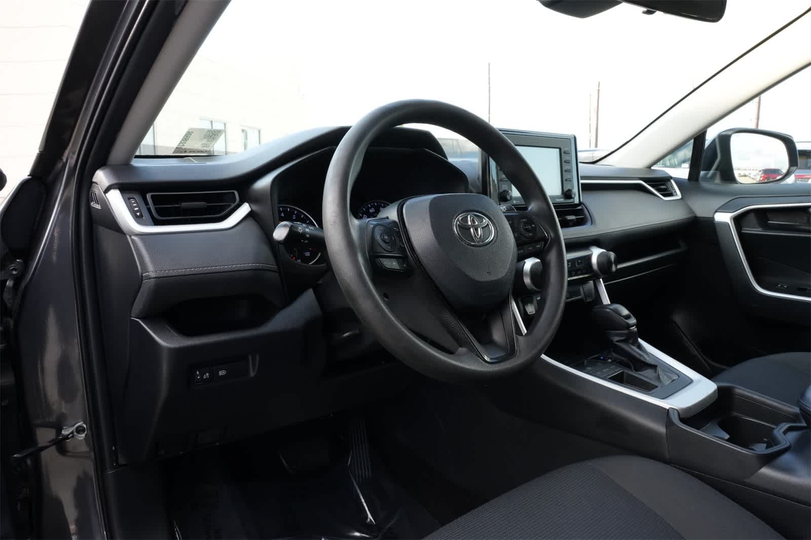 Thumbnail: 2020 Toyota RAV4 - 16