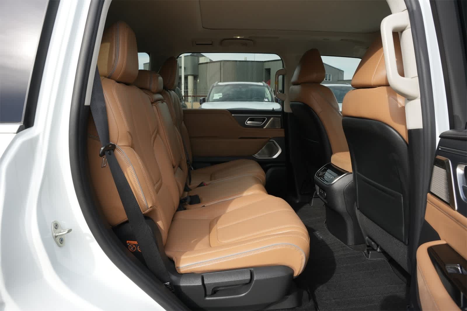 Thumbnail: 2025 INFINITI QX80 - 22