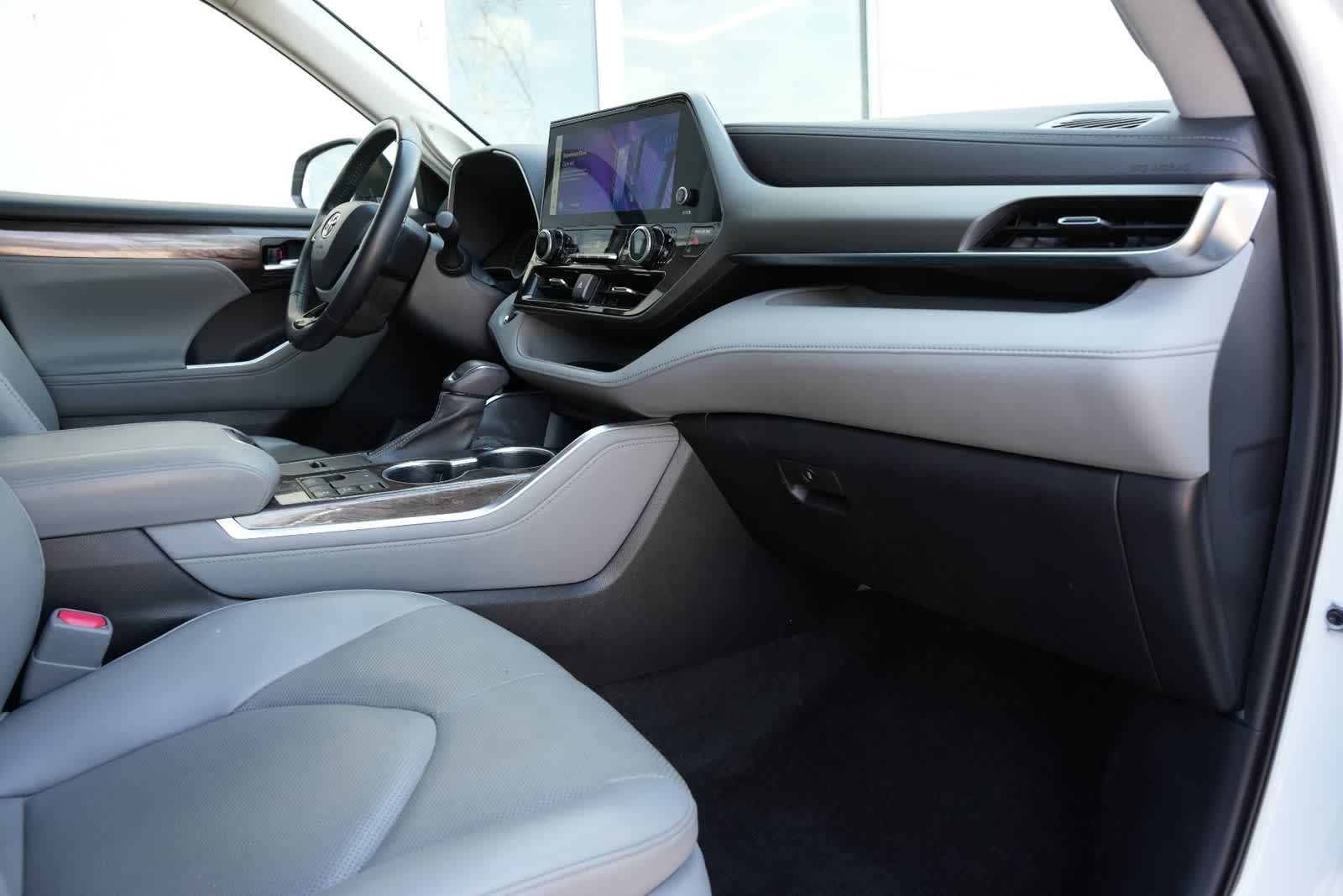 Thumbnail: 2023 Toyota Highlander - 22