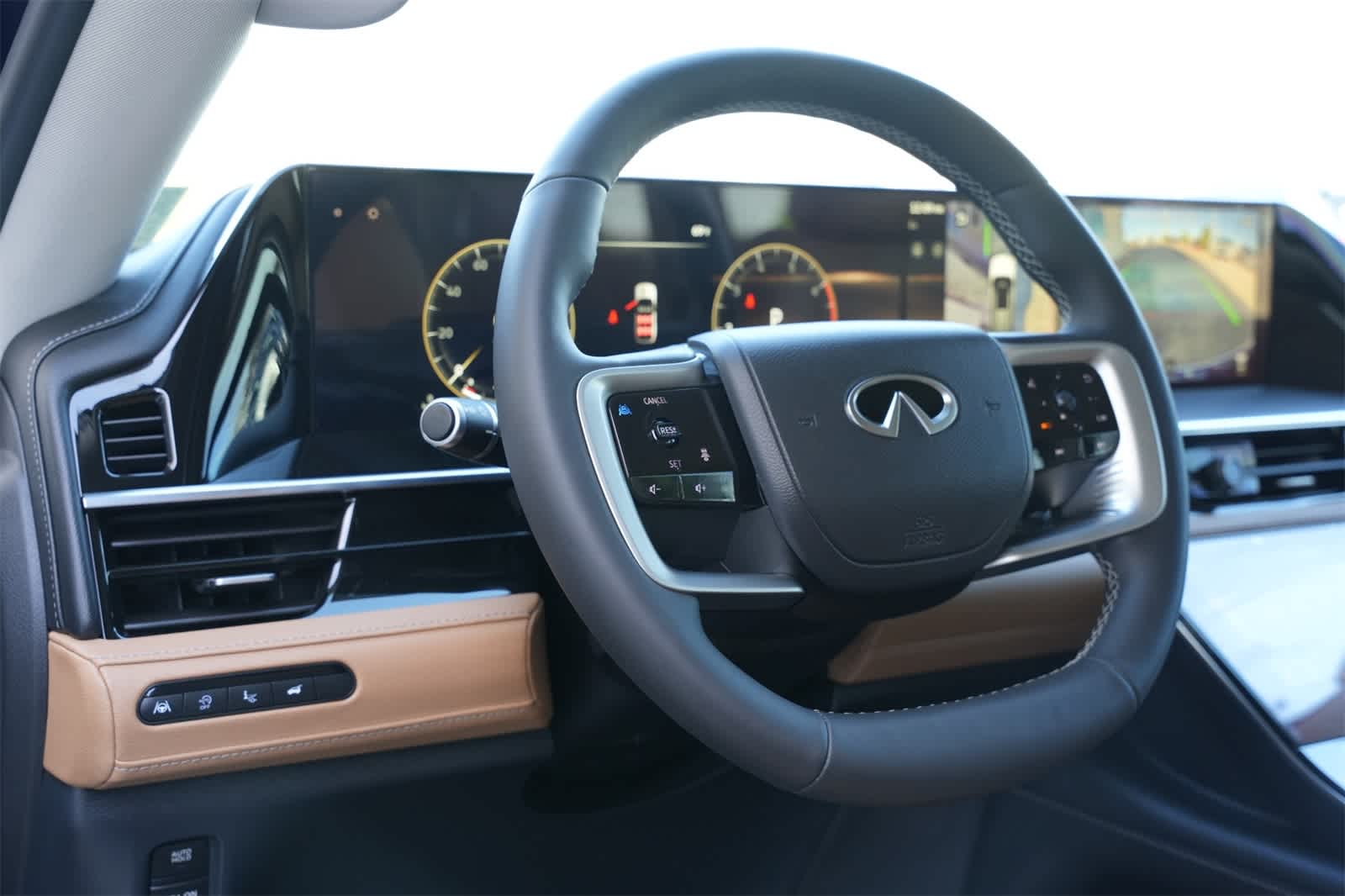 Thumbnail: 2025 INFINITI QX80 - 16