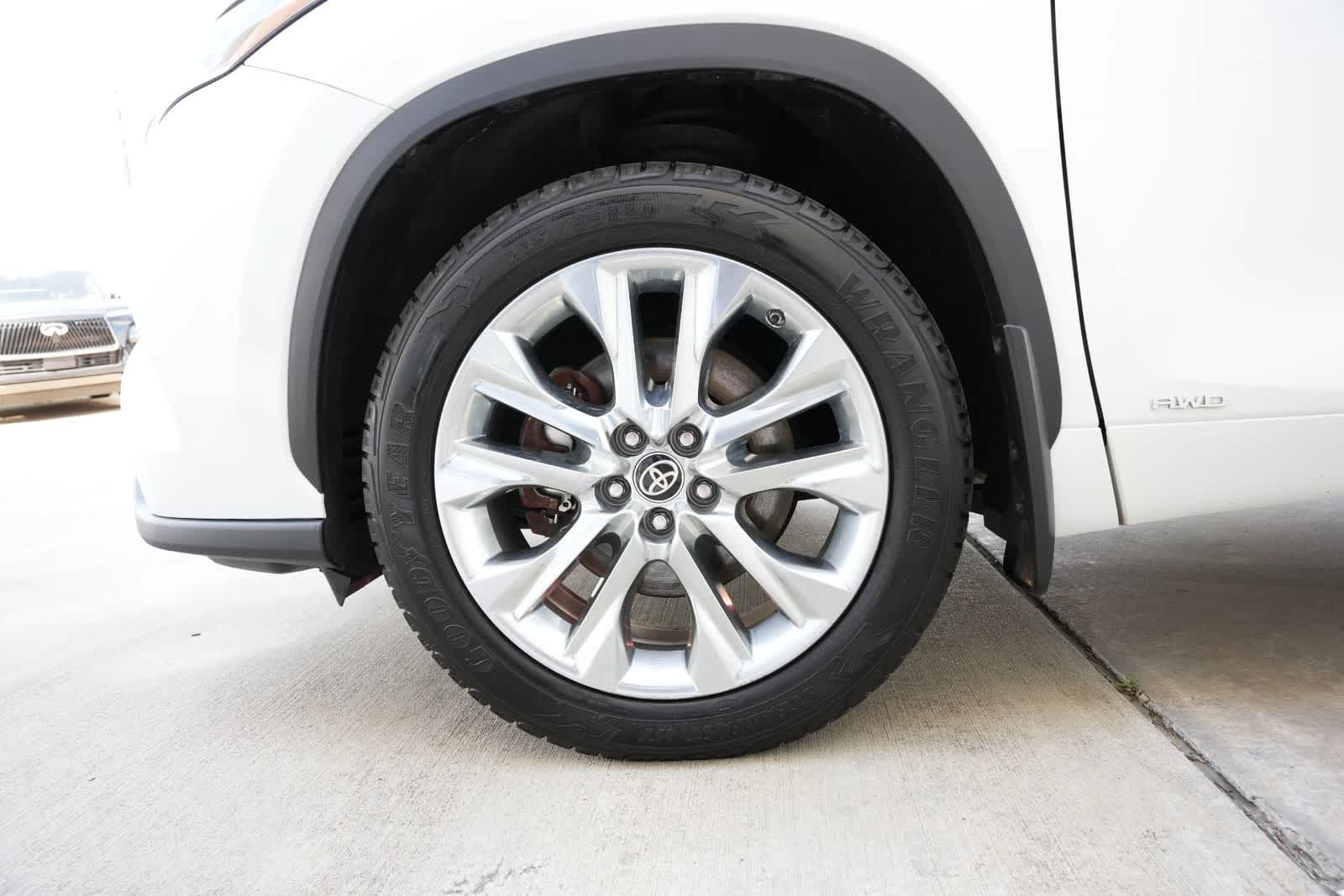 Thumbnail: 2023 Toyota Highlander - 24