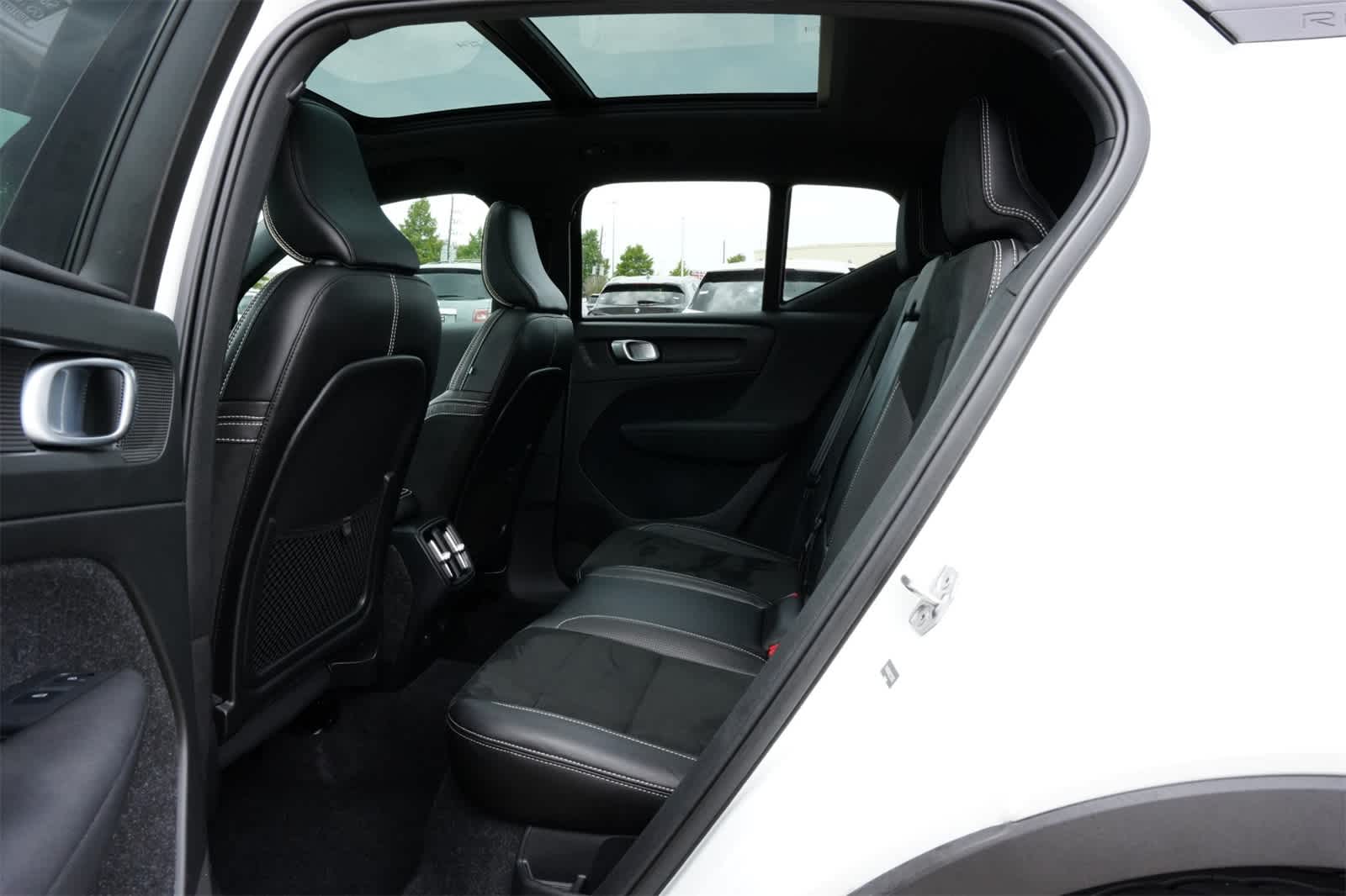 Thumbnail: 2020 Volvo XC40 - 18