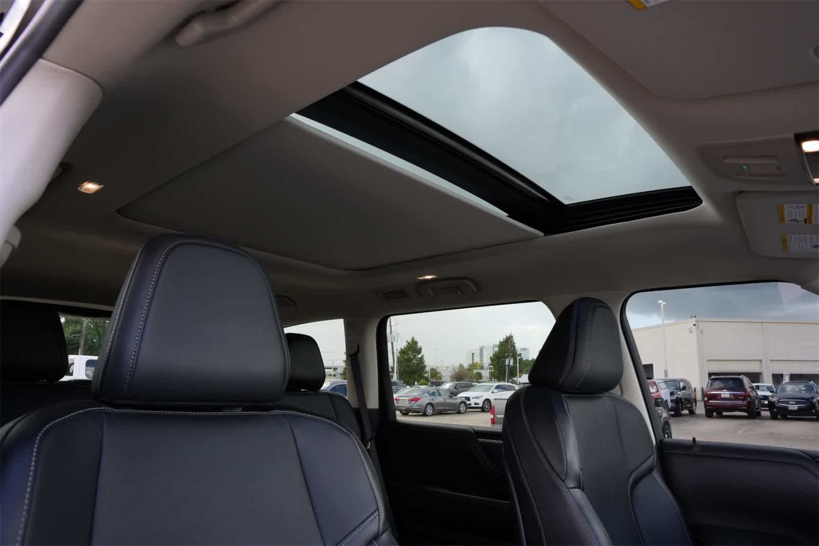 Thumbnail: 2025 INFINITI QX80 - 25