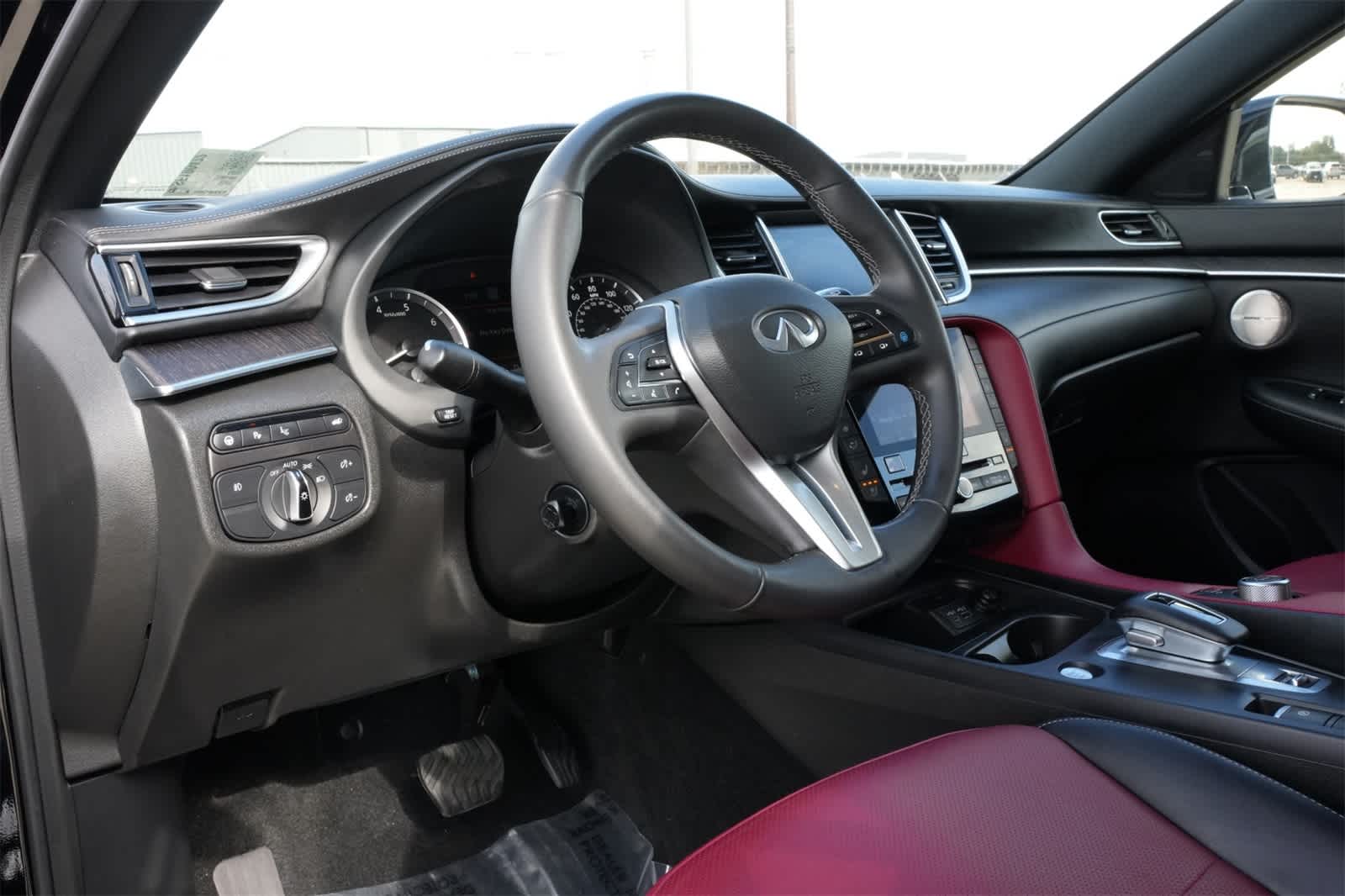 Thumbnail: 2025 INFINITI QX55 - 16