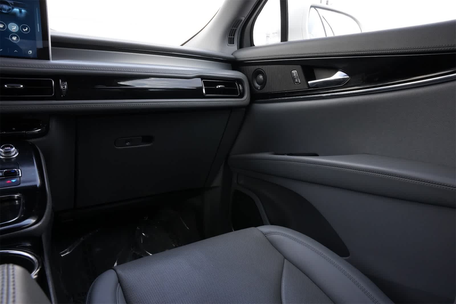 Thumbnail: 2022 Lincoln Nautilus - 8