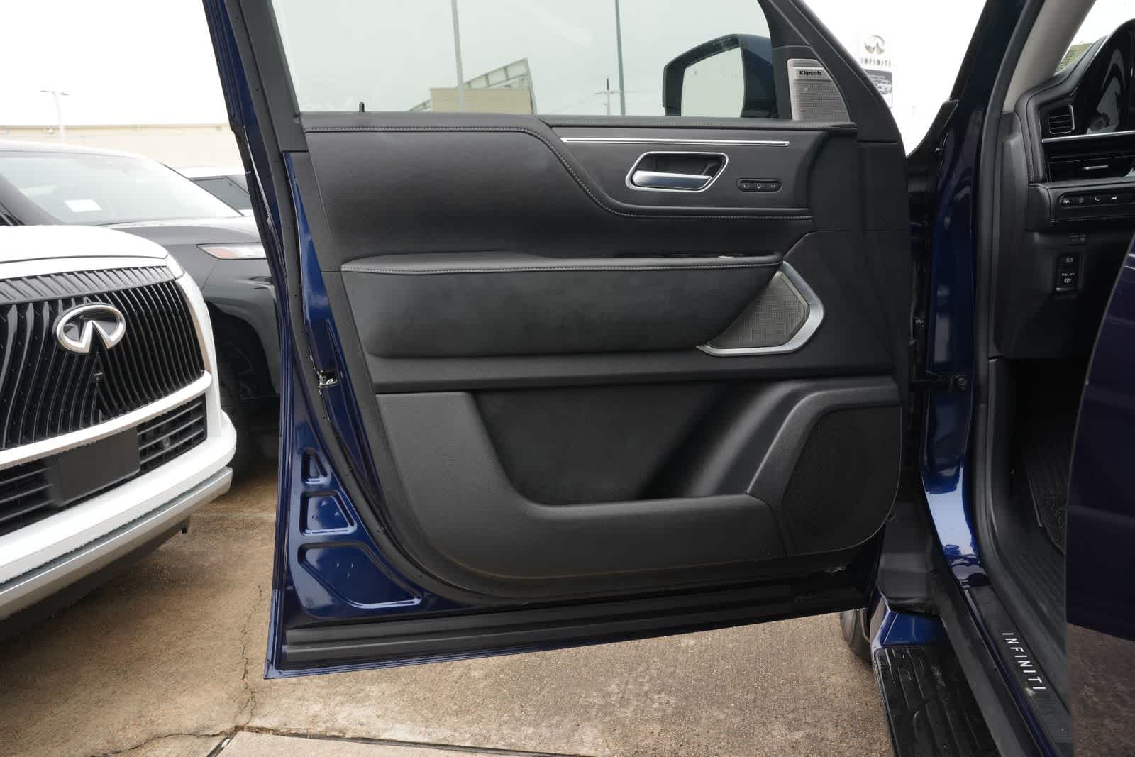 Thumbnail: 2025 INFINITI QX80 - 18