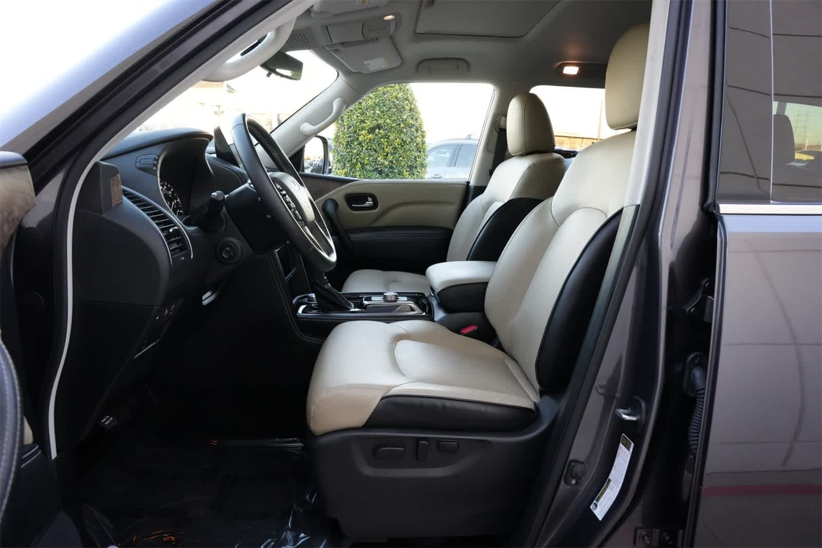 Thumbnail: 2023 INFINITI QX80 - 17