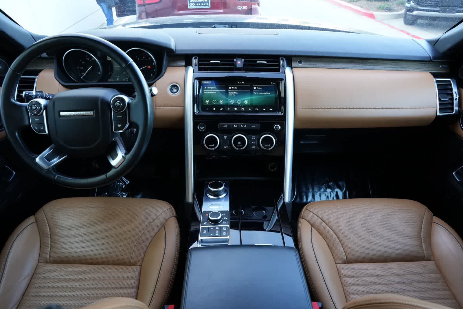 Thumbnail: 2017 Land Rover Discovery - 7