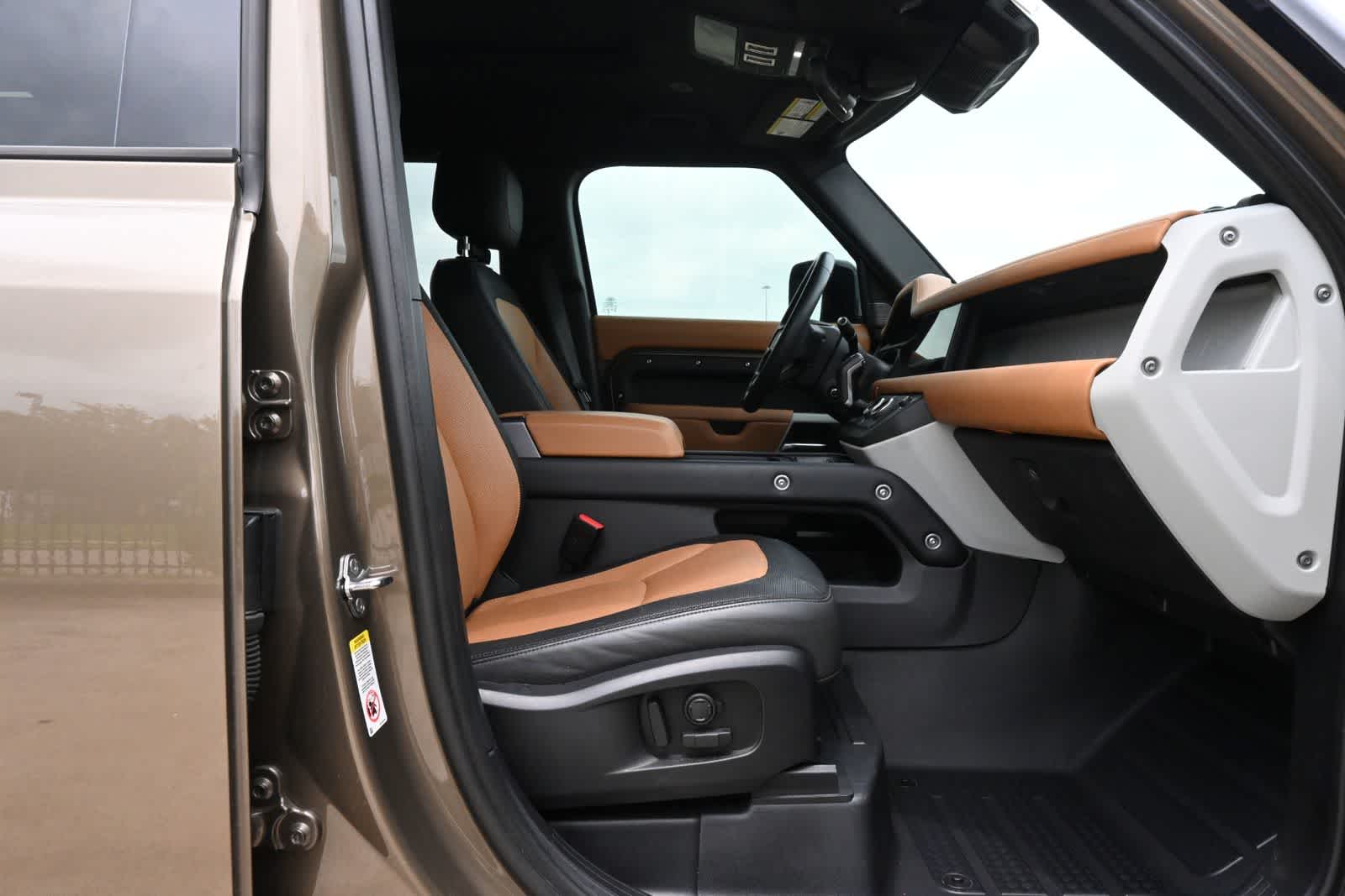 Thumbnail: 2024 Land Rover Defender - 24
