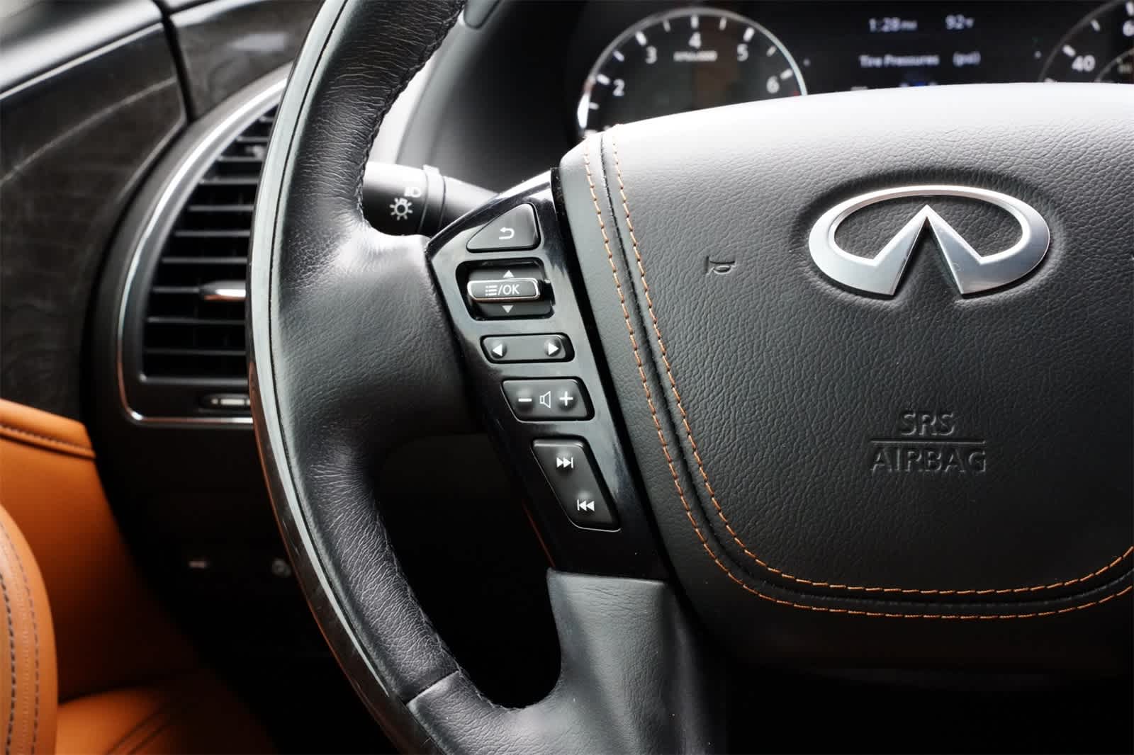 Thumbnail: 2022 INFINITI QX80 - 10
