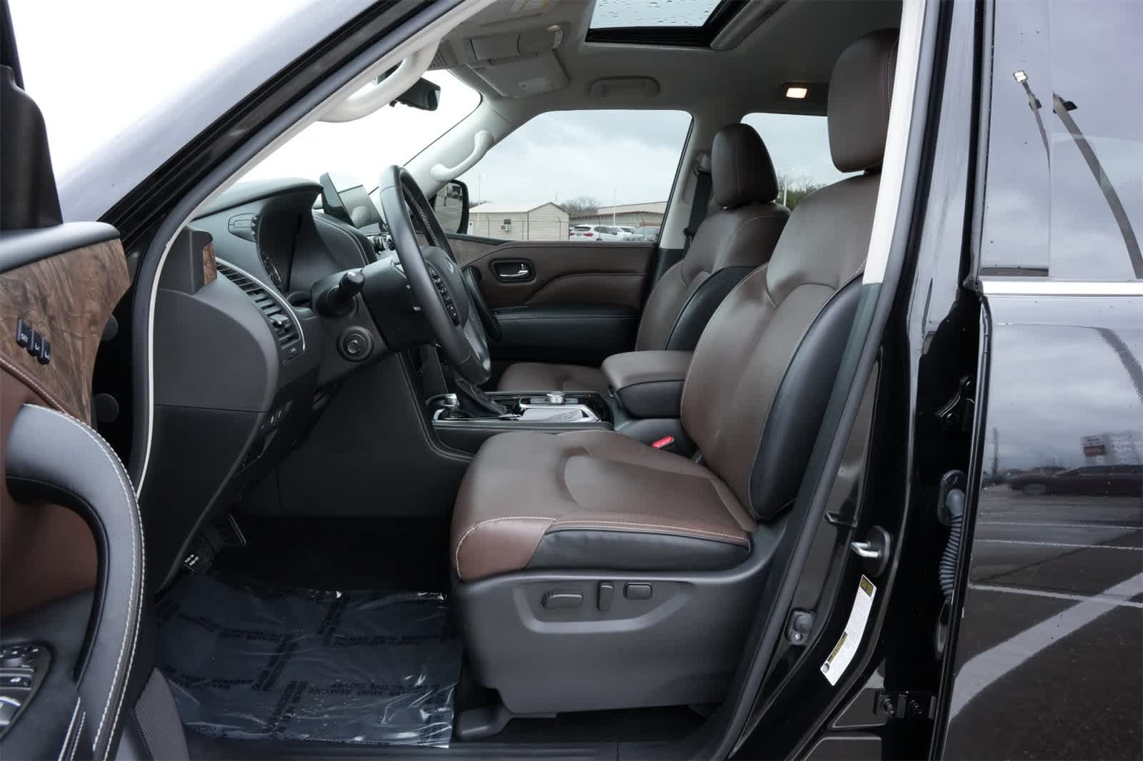 Thumbnail: 2024 INFINITI QX80 - 16