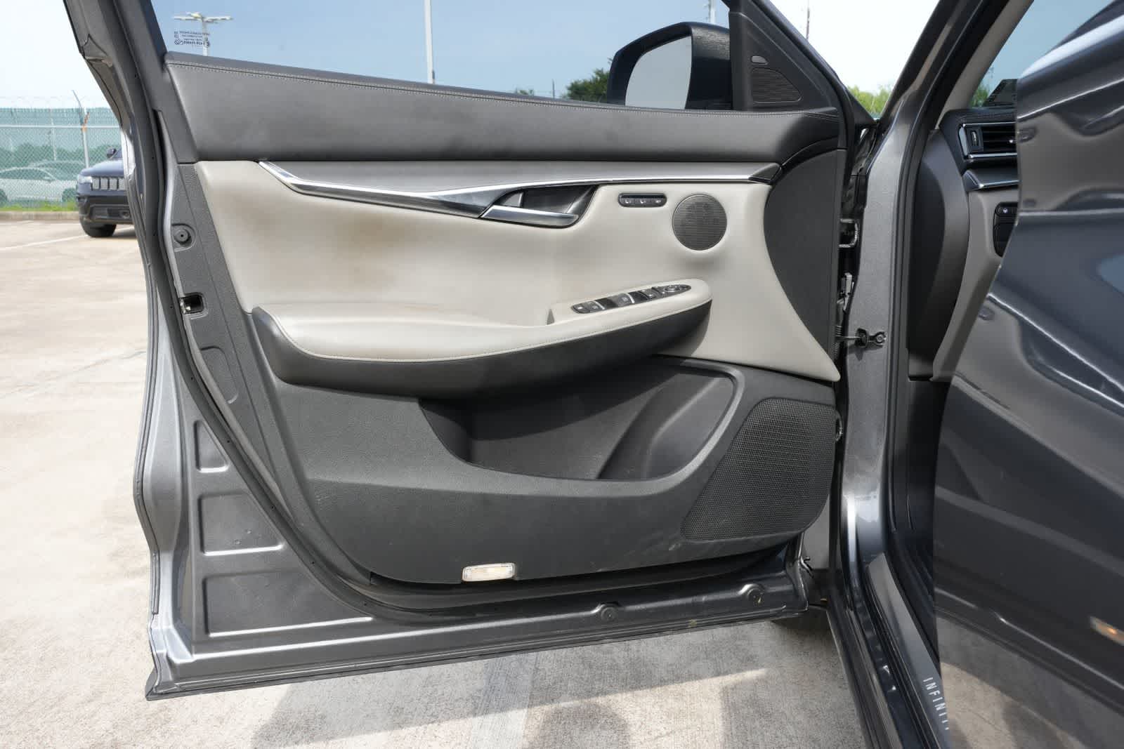 Thumbnail: 2023 INFINITI QX50 - 16
