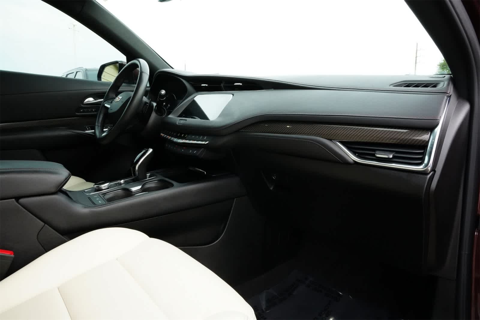 Thumbnail: 2022 Cadillac XT4 - 23