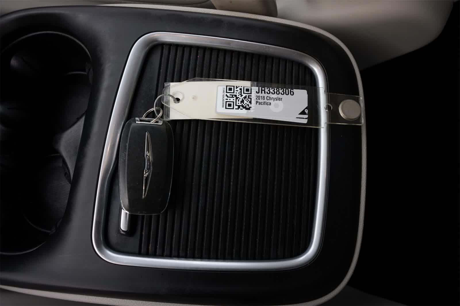 Thumbnail: 2018 Chrysler Pacifica - 29