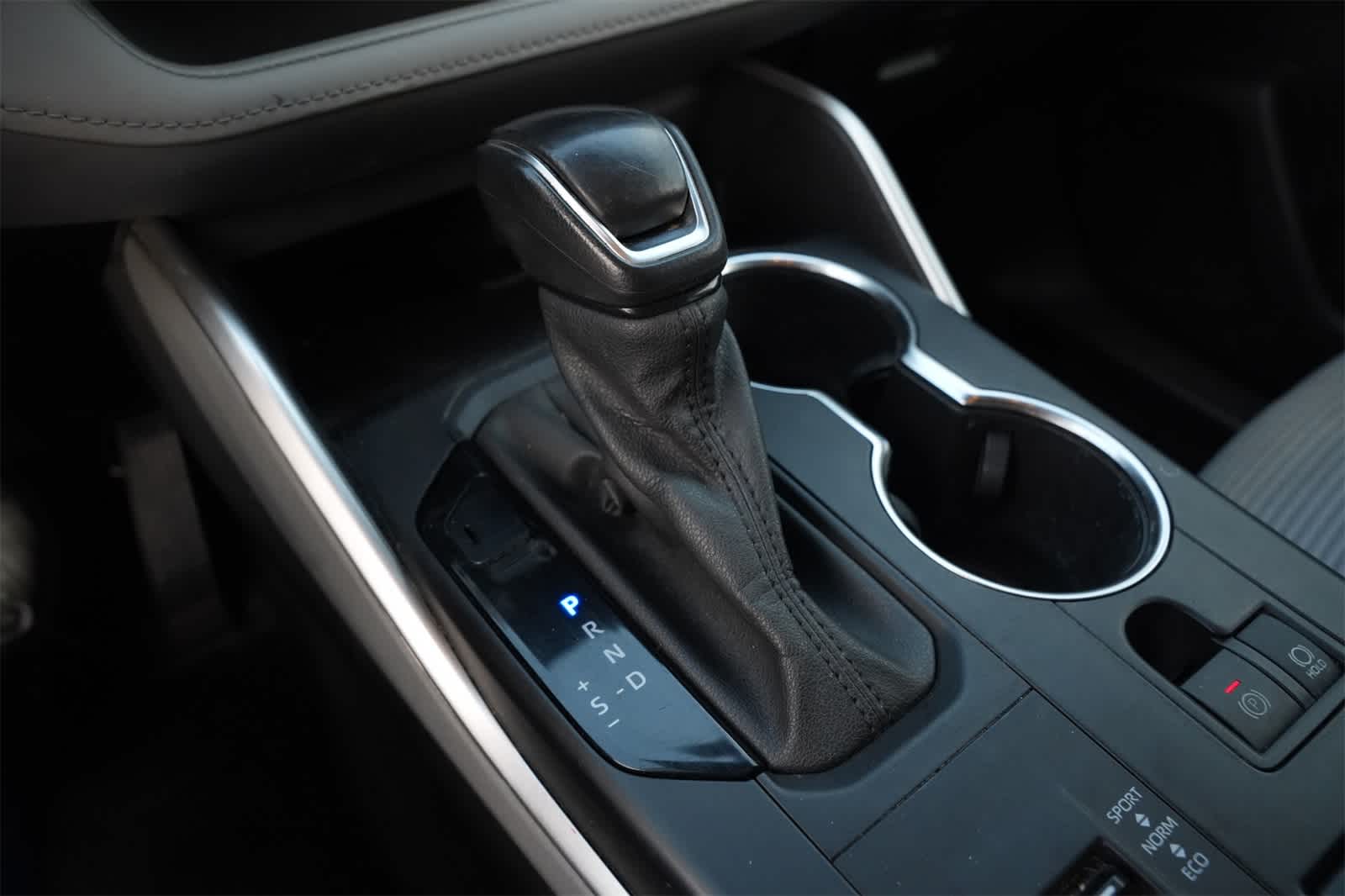 Thumbnail: 2022 Toyota Highlander - 16