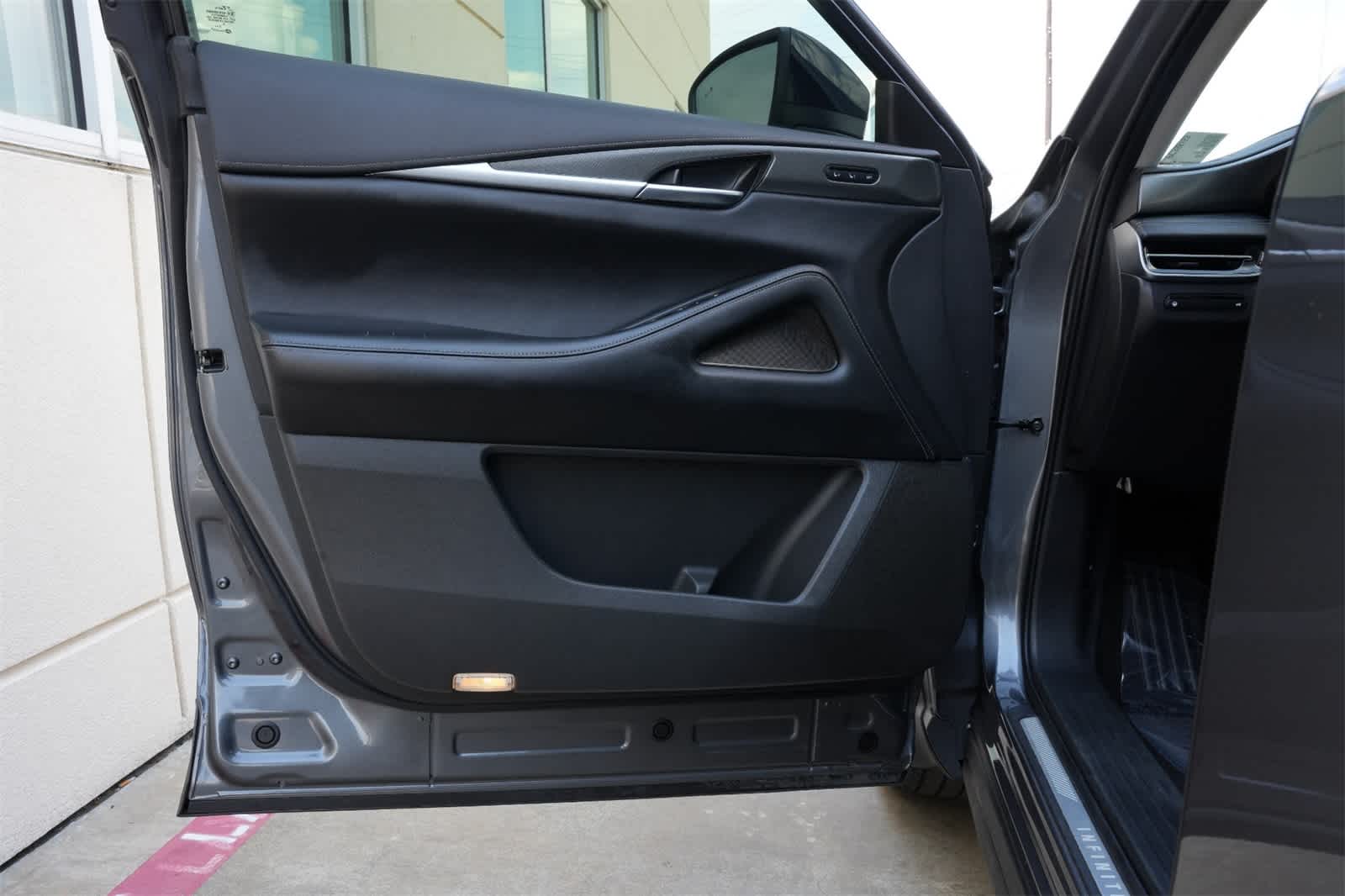 Thumbnail: 2023 INFINITI QX60 - 18