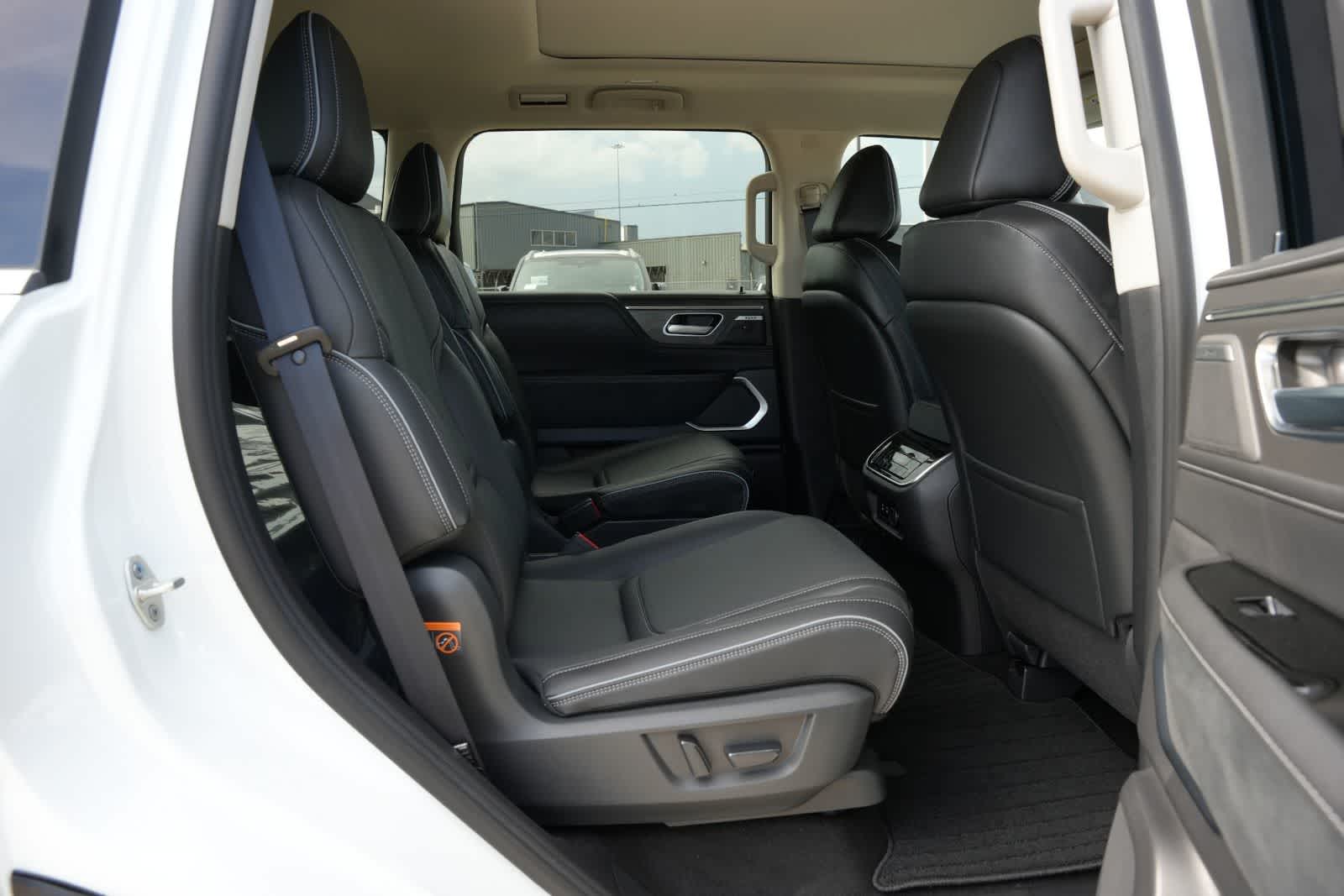 Thumbnail: 2027 INFINITI QX80 - 17