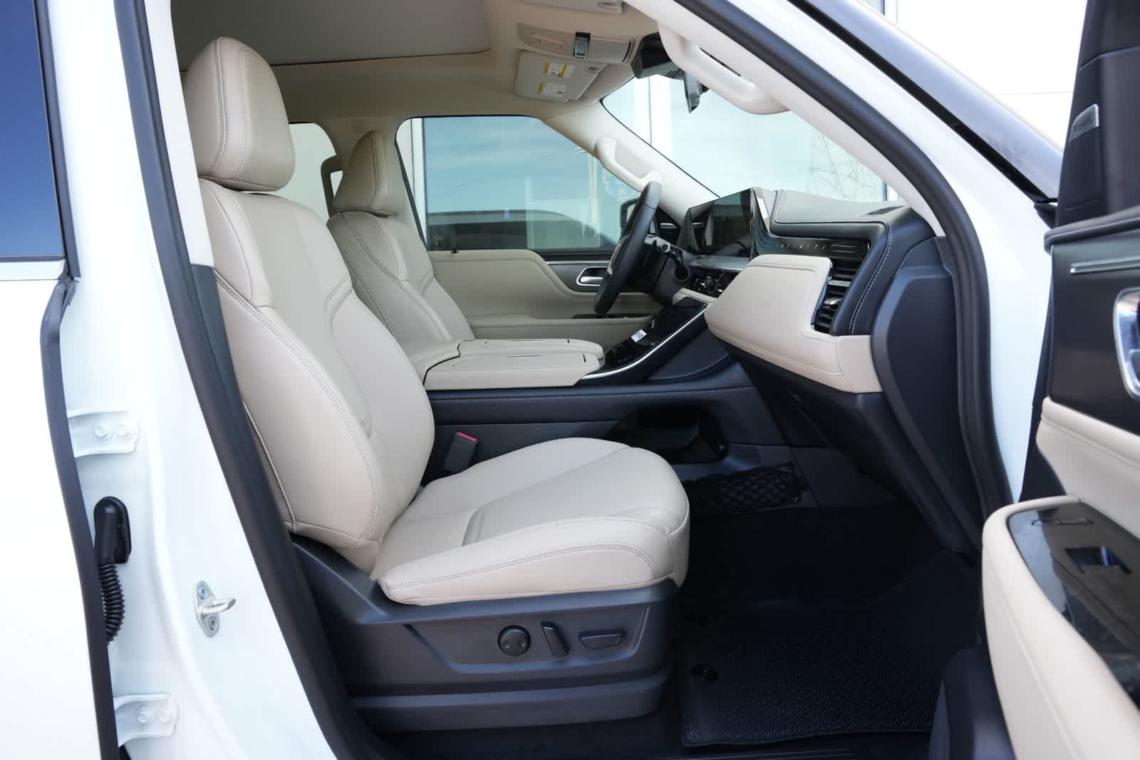 Thumbnail: 2026 INFINITI QX80 - 22