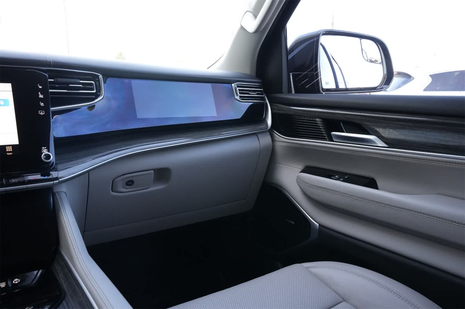 Thumbnail: 2022 Jeep Wagoneer - 8