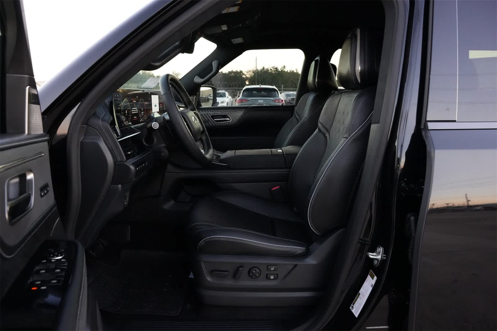 Thumbnail: 2026 INFINITI QX80 - 17