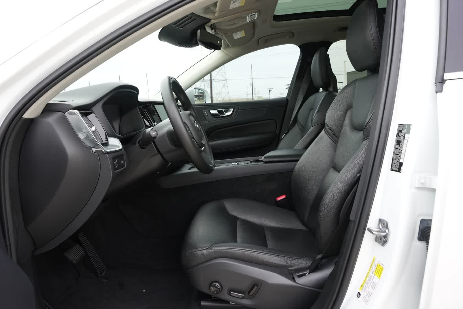 Thumbnail: 2018 Volvo XC60 - 17