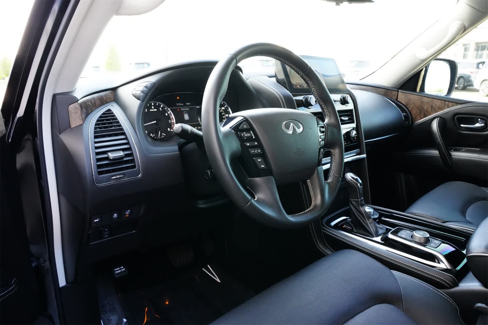 Thumbnail: 2023 INFINITI QX80 - 16