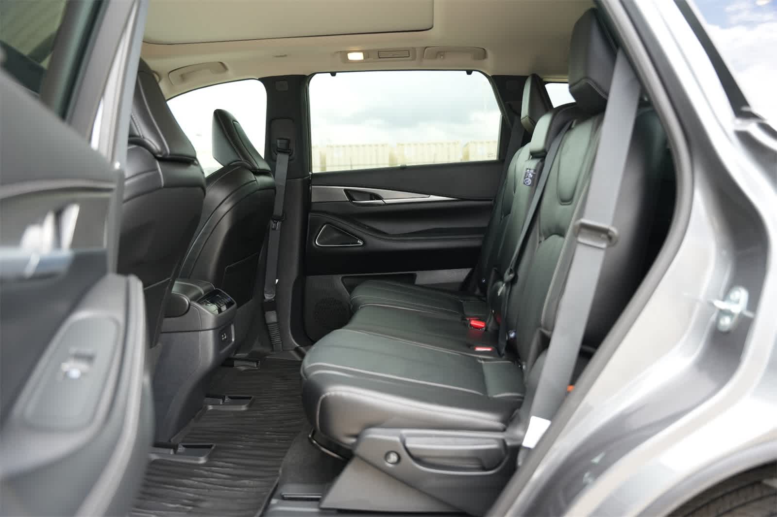Thumbnail: 2025 INFINITI QX60 - 18