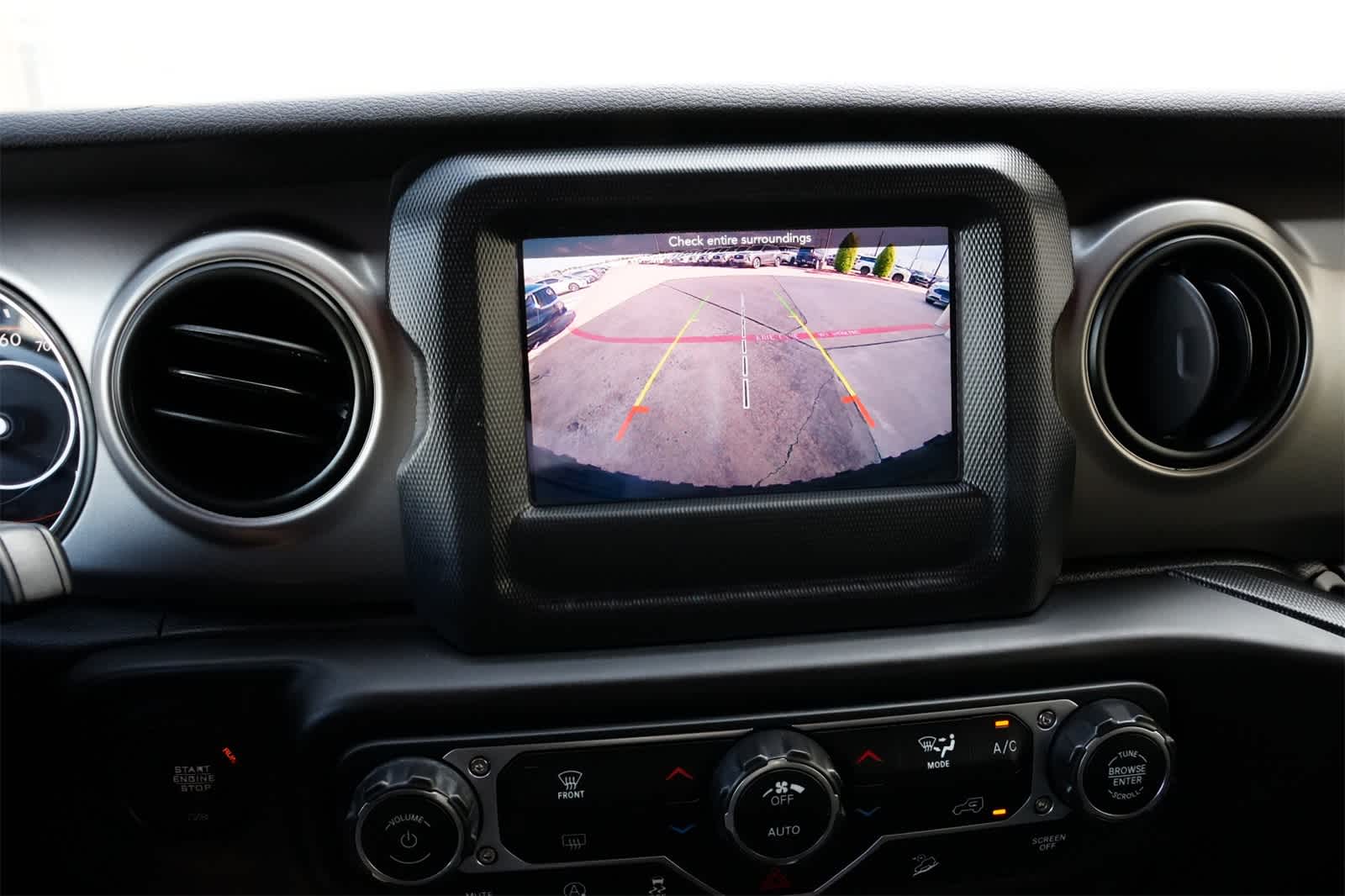 Thumbnail: 2018 Jeep Wrangler - 14